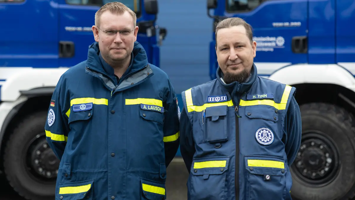 Axel Lausch und Helge Timm aus dem Ortsverband Norderstedt sind mit im Team.
Quelle: THW/Yann Walsdorf