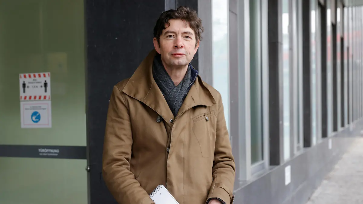 Director of the Institute for Virology at the Charite Hospital Christian Drosten arrives for a news conference reporting on the coronavirus (COVID-19) pandemic in Berlin, Germany January 14, 2022. REUTERS/Michele Tantussi