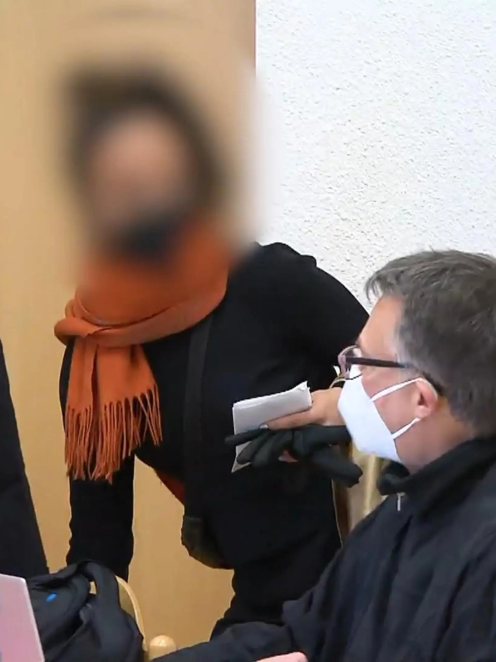 Gegen Selina A. erging ein Strafbefehl von 1.200 Euro. Nach Überzeugung der Staatsanwaltschaft soll die Umweltaktivistin durch ihre Teilnahme an der Besetzung des Dannenröder Forstes im Jahr 2020 Landfriedensbruch begangen haben. Weil sie aus ihrer Sicht aber nicht falsch gehandelt hat, verweigerte sie die Zahlung der Strafe. Nun steht sie vor Gericht.