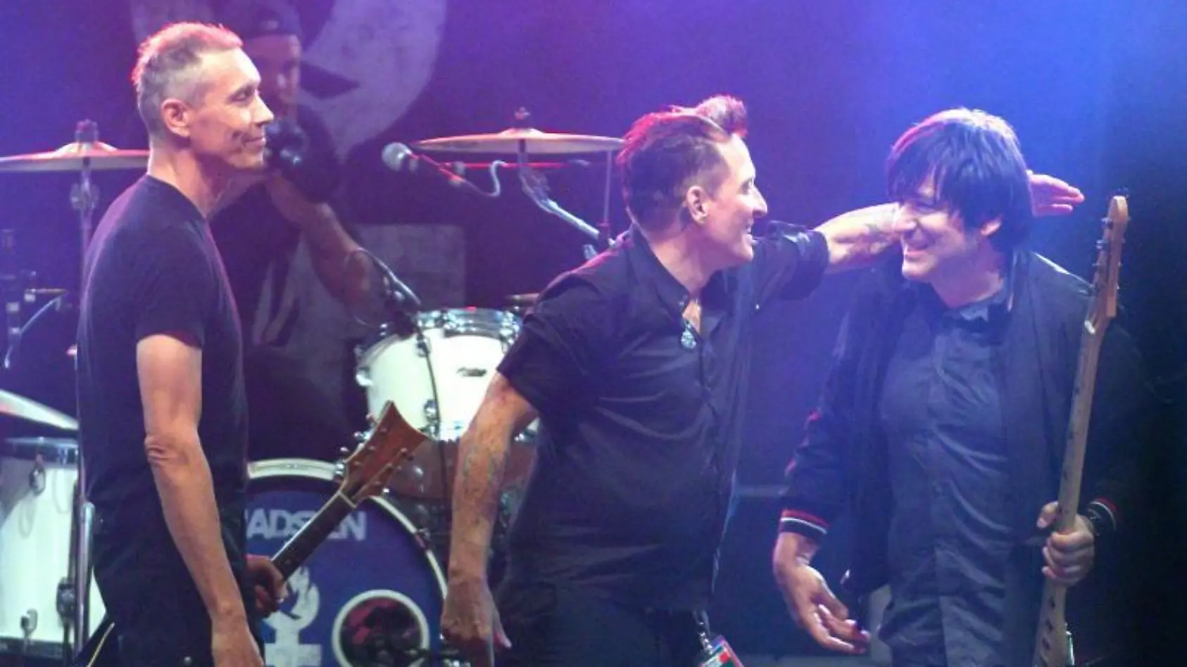 Die Ärzte mit Farin Urlaub (l-r), Bela B und Rod Gonzales 2016 beim Open-Air-Musikfestival \Jamel rockt den Förster\. Foto: picture alliance / dpa