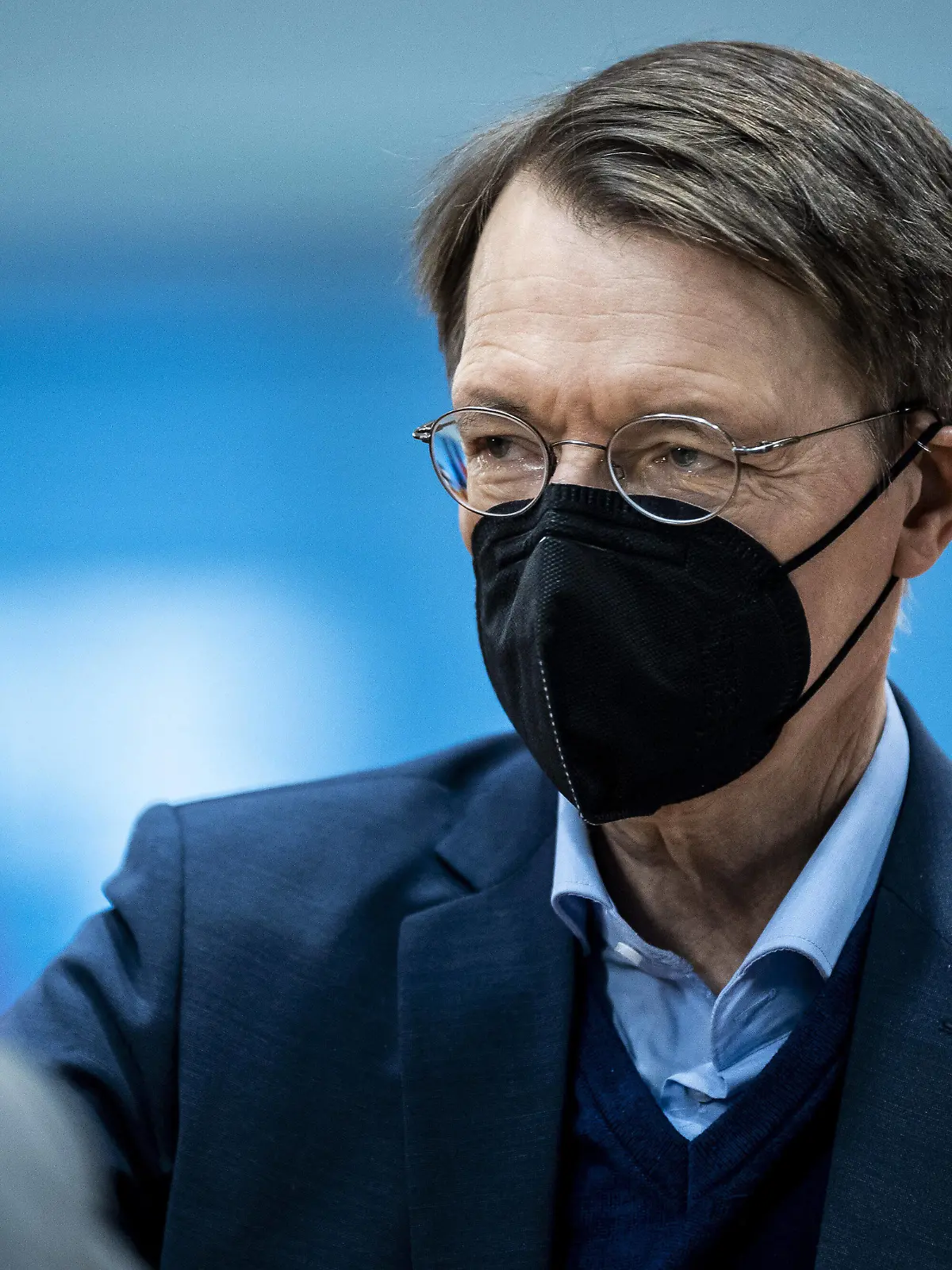  Karl Lauterbach SPD, Bundesminister fuer Gesundheit, aufgenommen im Rahmen der Klausurtagung vom Bundeskabinett in Berlin, 21.01.2022. Themen der Klausurtagung sind unter anderem der Ukraine-Konflikt sowie die Corona-Situation in Deutschland. Berlin Deutschland *** Karl Lauterbach SPD , Federal Minister of Health, recorded during the closed meeting of the Federal Cabinet in Berlin, 21 01 2022 Topics of the closed meeting include the Ukraine conflict and the Corona situation in Germany Berlin Germany Copyright: xFlorianxGaertner/photothek.dex