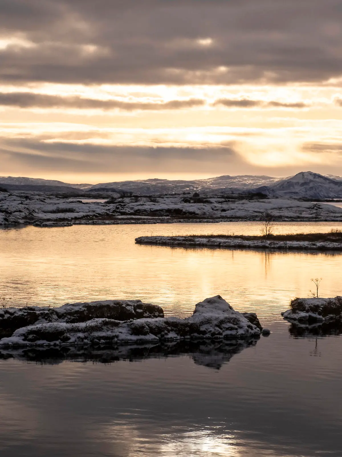 Der See ingvallavatn im ingvellir-Nationalpark. Der ingvellir-Nationalpark gehört zum UNESCO-Weltkulturerbe. / Lake ingvallavatn in ingvellir National Park. ingvellir National Park is a UNESCO World Heritage Site. ingvellir-Nationalpark *** Lake ingvallavatn in ingvellir National Park The ingvellir National Park is a UNESCO World Heritage Site Lake ingvallavatn in ingvellir National Park ingvellir National Park is a UNESCO World Heritage Site ingvellir National Park 