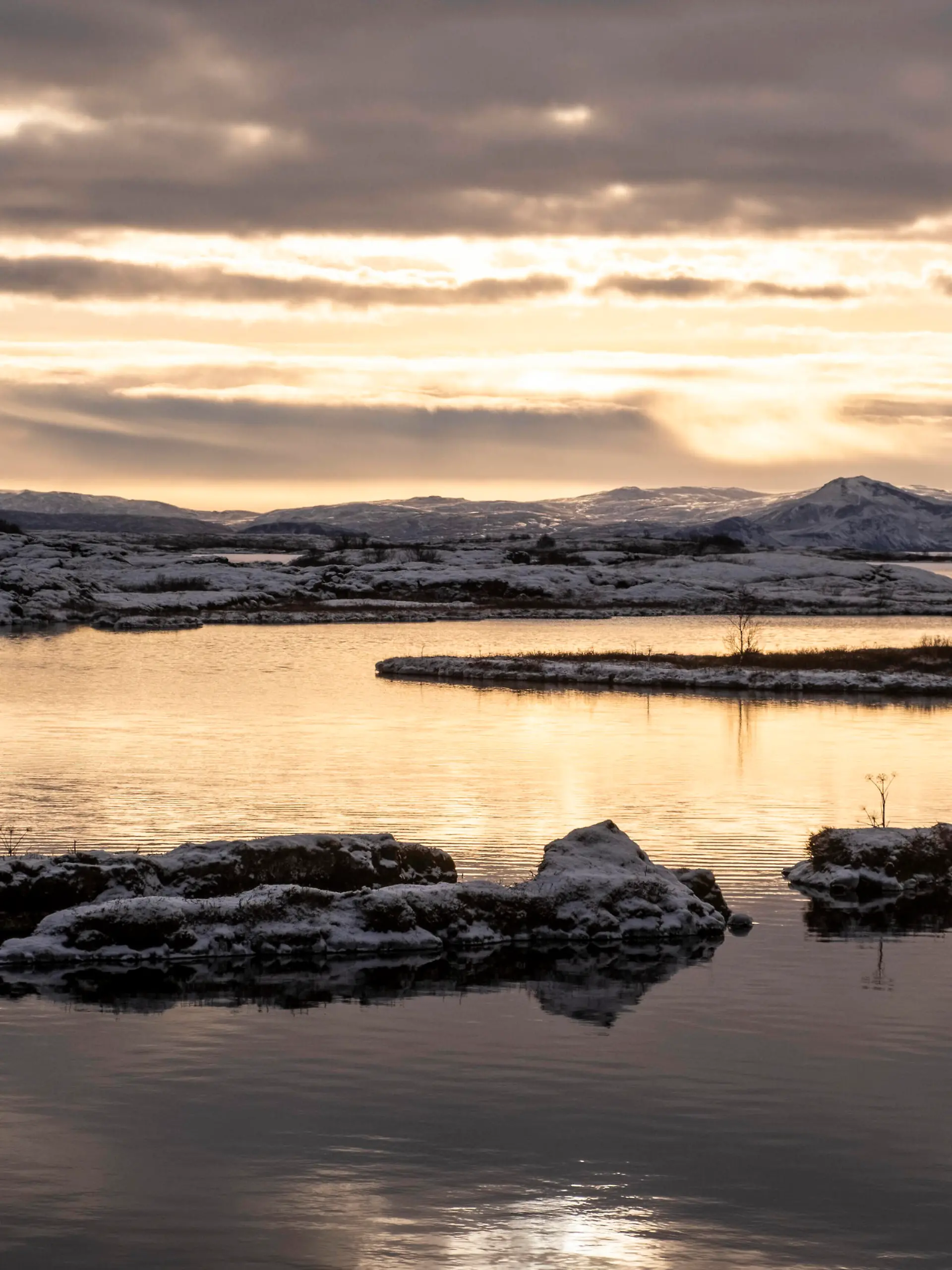 Der See ingvallavatn im ingvellir-Nationalpark. Der ingvellir-Nationalpark gehört zum UNESCO-Weltkulturerbe. / Lake ingvallavatn in ingvellir National Park. ingvellir National Park is a UNESCO World Heritage Site. ingvellir-Nationalpark *** Lake ingvallavatn in ingvellir National Park The ingvellir National Park is a UNESCO World Heritage Site Lake ingvallavatn in ingvellir National Park ingvellir National Park is a UNESCO World Heritage Site ingvellir National Park 
