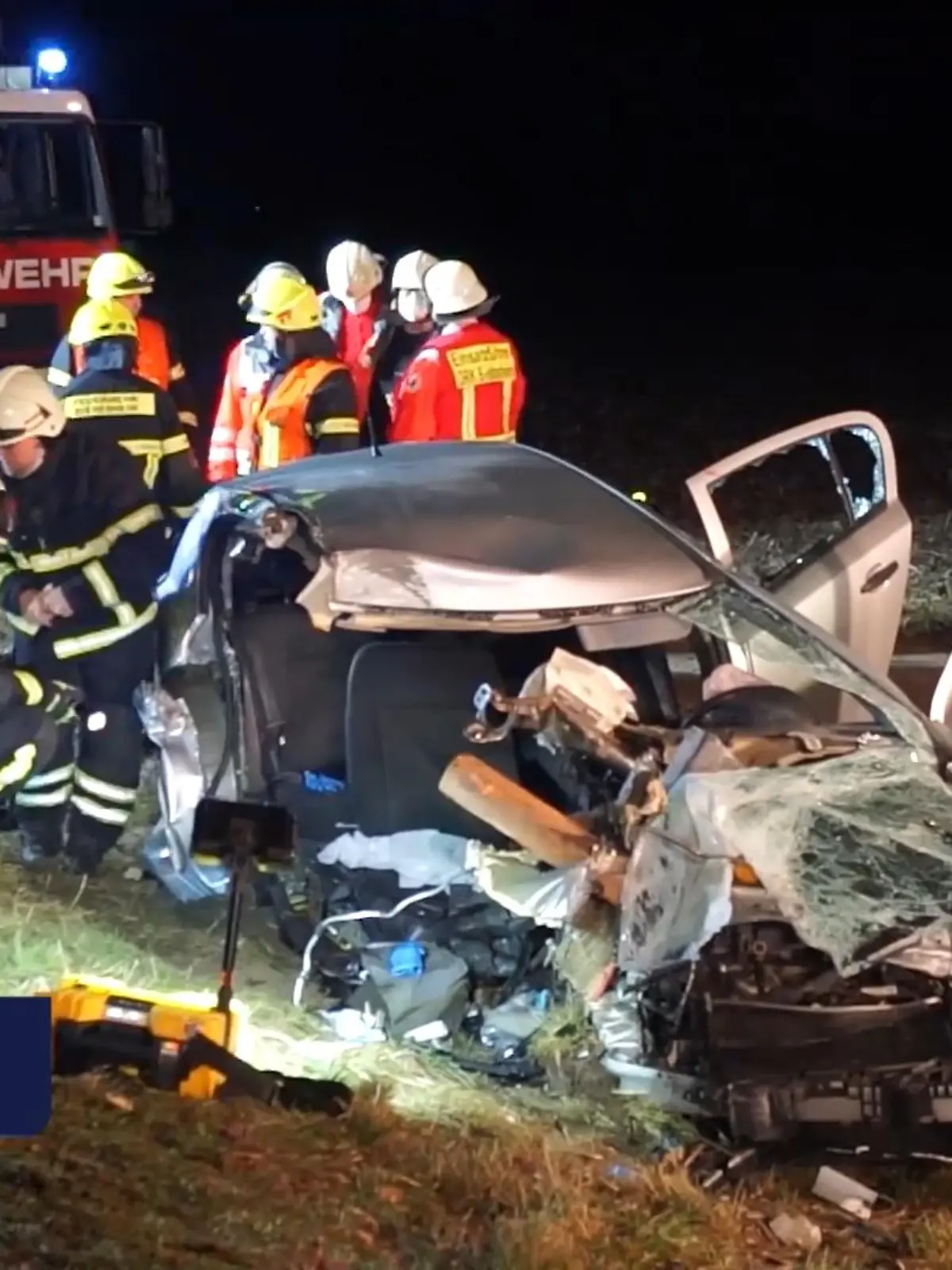 Bei einem Unfall auf der B426 bei Pfungstadt in Südhessen sind am Montagabend vier Menschen verletzt worden – zwei davon schwer. Die Staatsanwaltschaft hat ein Verfahren eingeleitet, um den Unfallhergang zu klären. Zeugen vermuten, dass es ein Autorennen war.