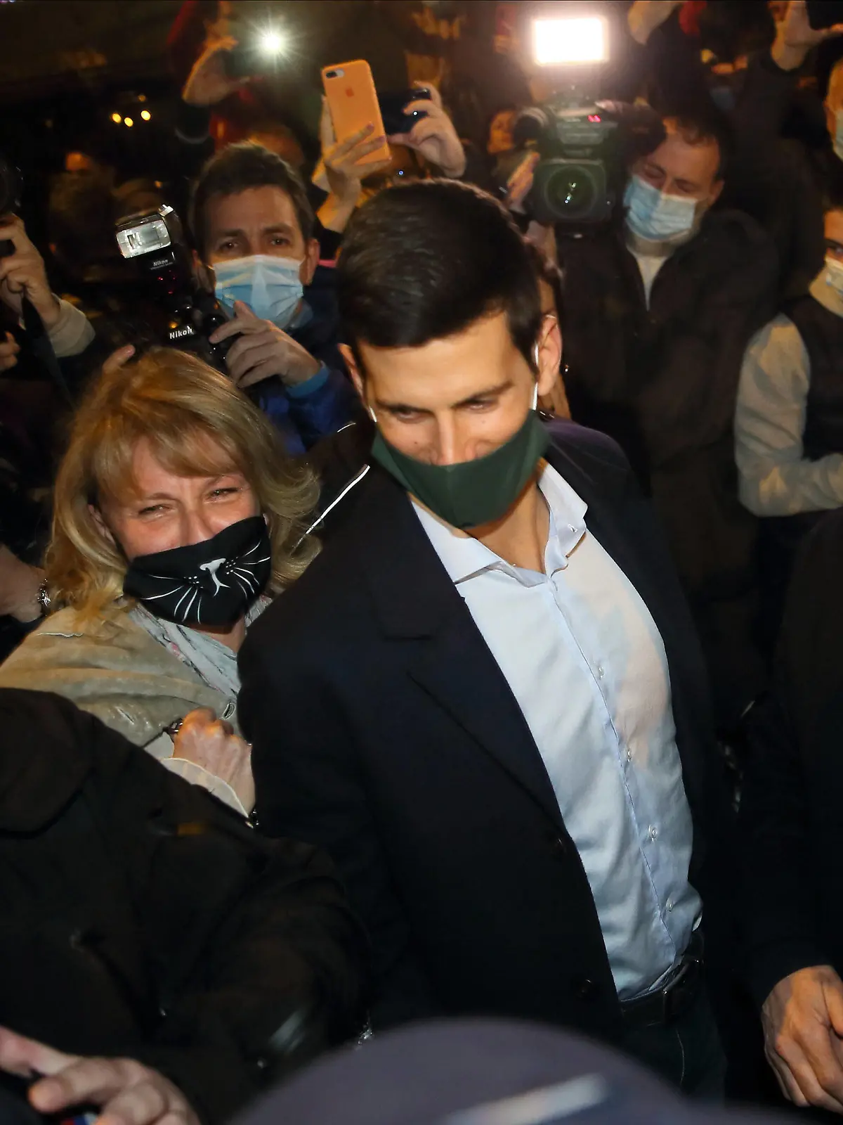 Novak Djokovic neuer Rekordmann an der Spitze der Tennis-WeltranglisteDIJANA DJOKOVIC majka, NOVAK DJOKOVIC teniser Srbije, SRDJAN DJOKOVIC otac proslava rekorda po broju sedmica provedenih na prvom mestu ATP, Tennis Herren liste ispred retorana Novak, Beograd 08.03.2021. godine MarkoxMetlas PUBLICATIONxINxGERxSUIxAUTxONLY 