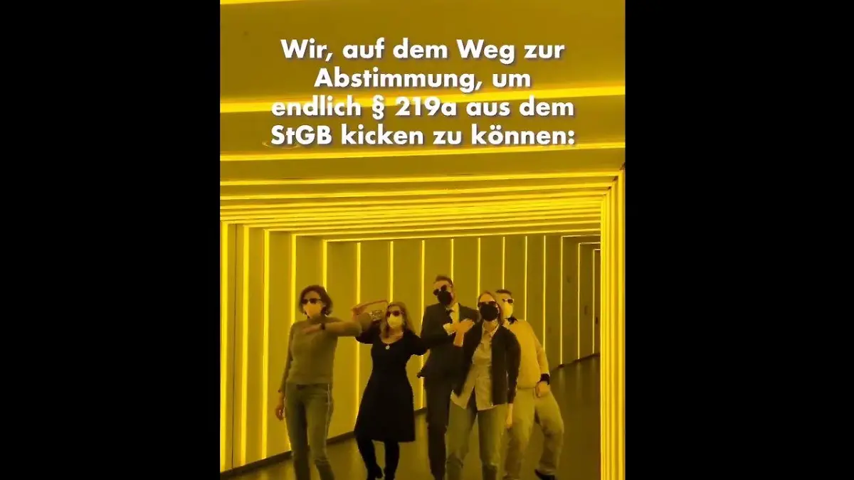 Um diese Aktion einer FDP-Abgeordneten gab es mächtig Wirbel und viel Kritik. Das Video wurde inzwischen auf Twitter wieder gelöscht.