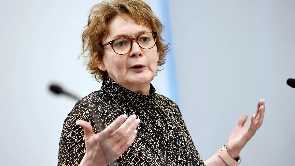 05.01.2023, Berlin: Daniela Behrens (SPD), Sozialministerin Niedersachsen, bei einer Pressekonferenz nach dem Treffen der Bund-Länder-Arbeitsgruppe zur Krankenhausreform. Dabei geht um die Umsetzung der Reformvorschläge zur Krankenhausfinanzierung, die von einer für das Thema eingesetzten Expertenkommission vorgestellt wurden. Foto: Carsten Koall/dpa +++ dpa-Bildfunk +++