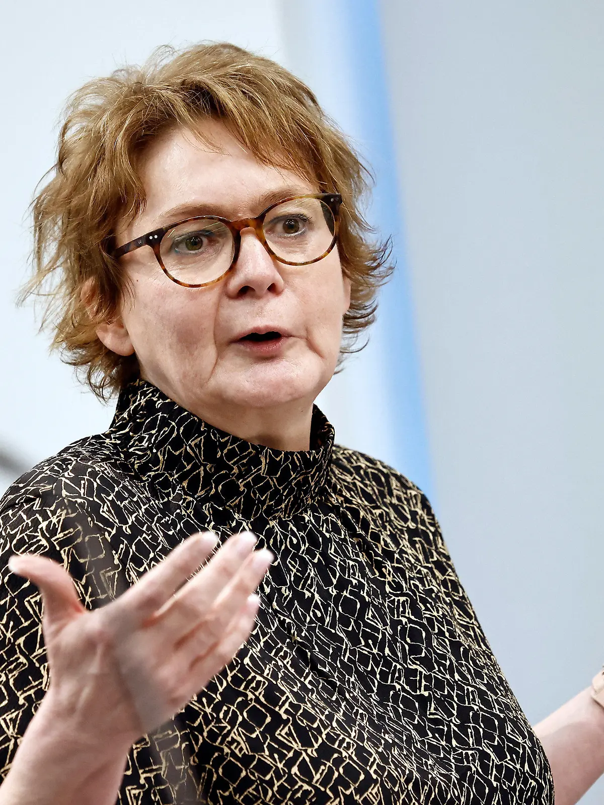 05.01.2023, Berlin: Daniela Behrens (SPD), Sozialministerin Niedersachsen, bei einer Pressekonferenz nach dem Treffen der Bund-Länder-Arbeitsgruppe zur Krankenhausreform. Dabei geht um die Umsetzung der Reformvorschläge zur Krankenhausfinanzierung, die von einer für das Thema eingesetzten Expertenkommission vorgestellt wurden. Foto: Carsten Koall/dpa +++ dpa-Bildfunk +++