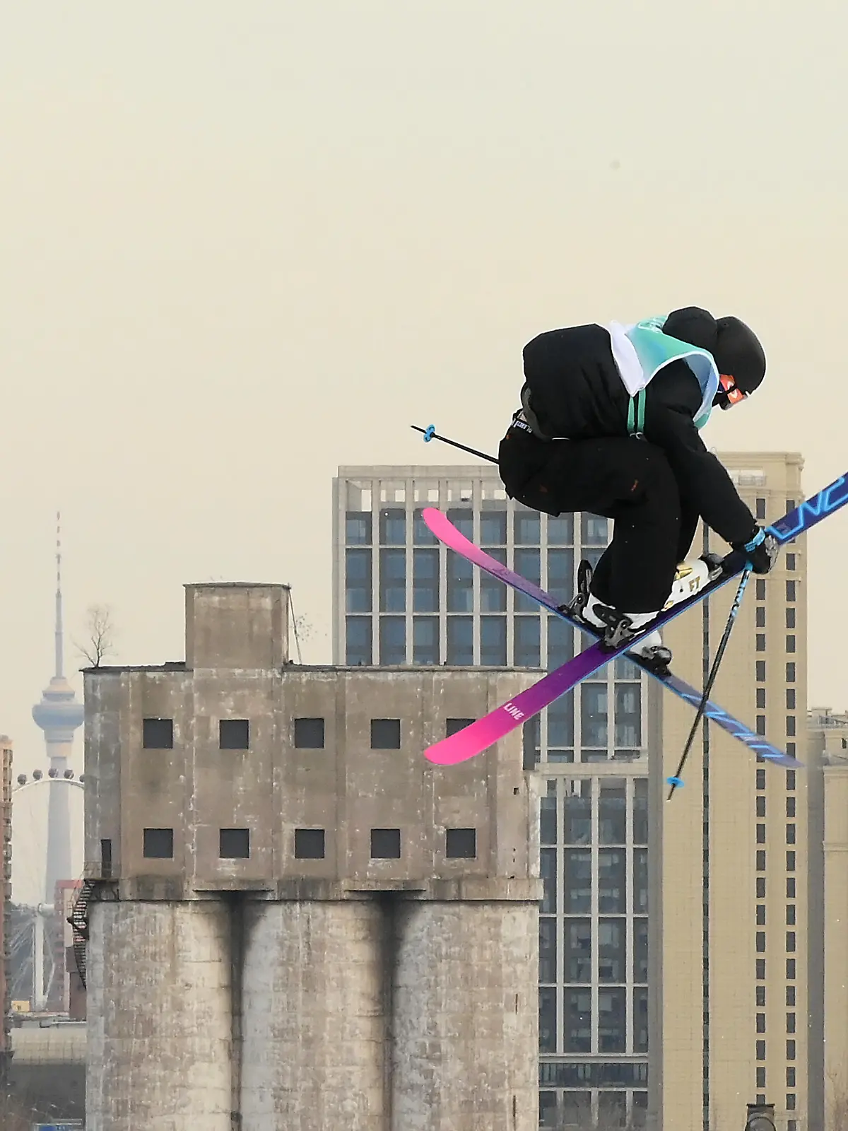 BEIJING, CHINA - FEBRUARY 07: Kim Gubser of Team Switzerland performs a trick during the Men's Freestyle Skiing Freeski Big Air Qualification on Day 3 of the Beijing 2022 Winter Olympic Games at Big Air Shougang on February 07, 2022 in Beijing, China. (Photo by David Ramos/Getty Images)