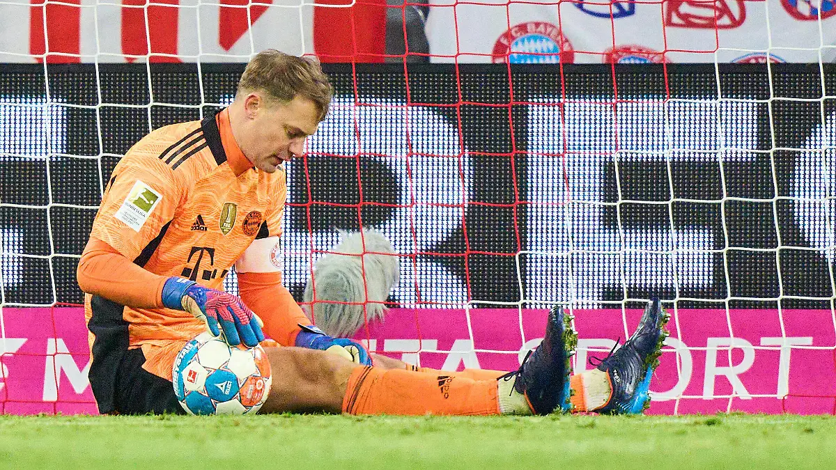  Manuel NEUER, goalkeeper FCB 1 in the match FC BAYERN MÜNCHEN - RB LEIPZIG 3-2 1.German Football League on Feb 5, 2022 in Munich, Germany. Season 2021/2022, matchday 21, 1.Bundesliga, FCB, München, 21.Spieltag. FCB