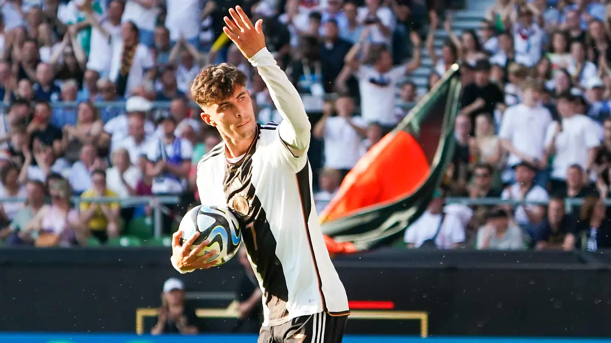 celebrate the goal, Torjubel zum 2:3 Kai Havertz Deutschland Germany mit den Fans - 12.06.2023: Deutschland vs. Ukraine, Weserstadion Bremen, Freundschaftsspiel, 1000. Spiel der Länderspielgeschichte *** celebrate the goal, goal celebration for 2 3 Kai Havertz Germany Germany with the fans 12 06 2023 Germany vs Ukraine, Weserstadion Bremen, friendly match, 1000 match in international history