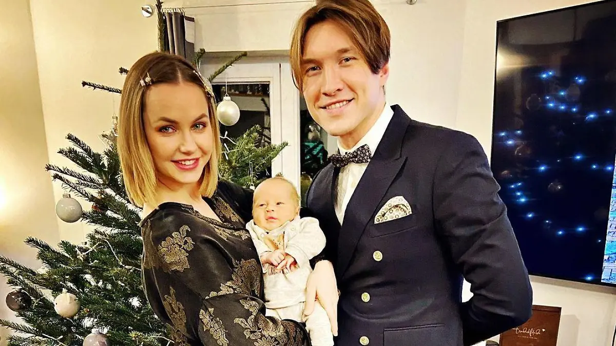 Nina Bezzubova und Evgeny Vinokurov feiern ihr erstes Weihnachten mit dem kleinen Nio Vero.