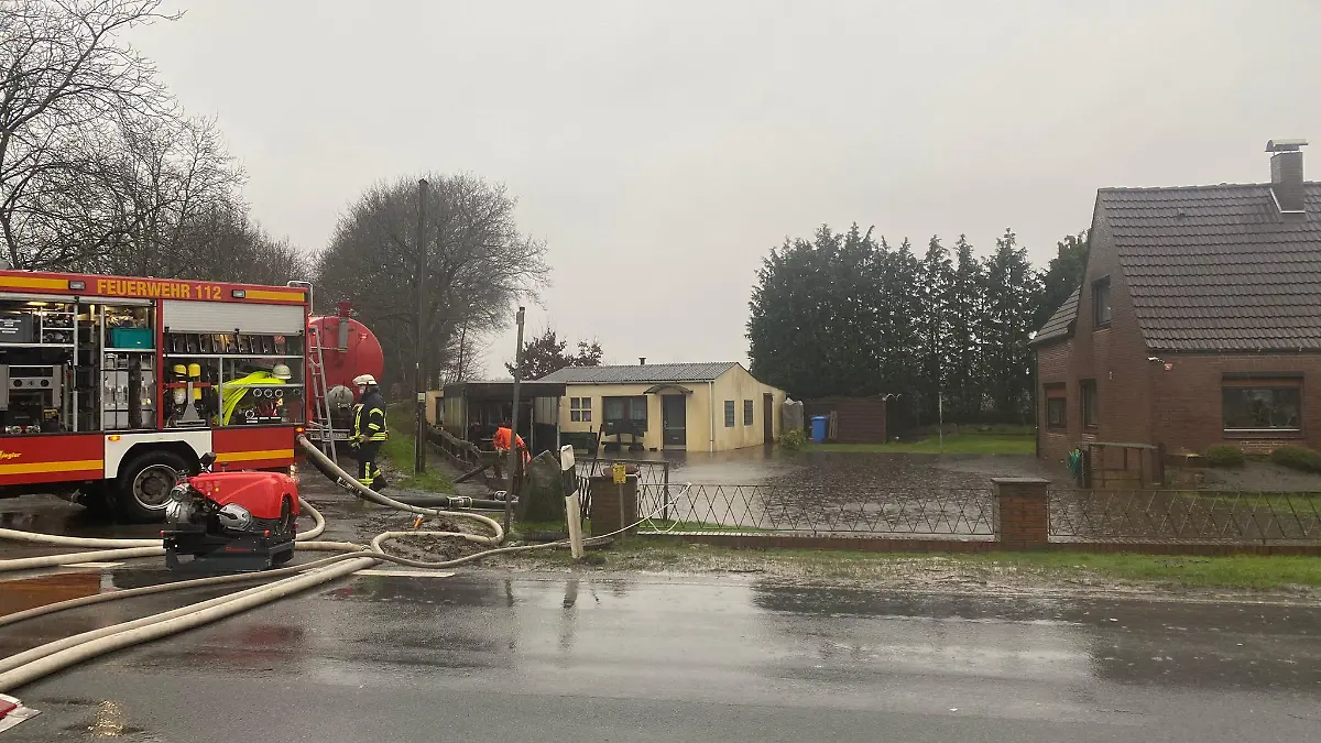 Das überflutete Grundstrück in Wehdel
Foto: Ortsfeuerwehr Wehdel