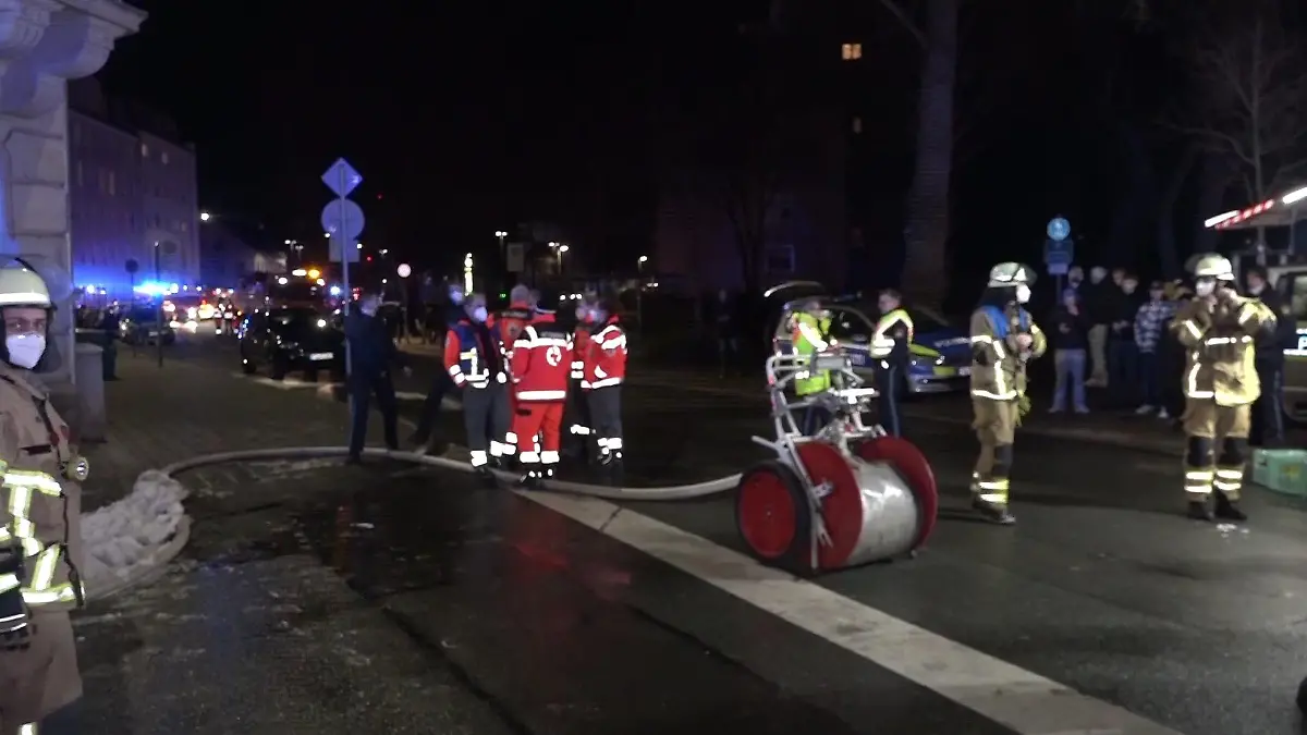 Dutzende Rettungskräfte sind im Einsatz