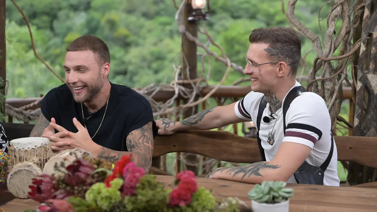 Dschungelkönig Filip Pavlovi_ (l.) und Eric Stehfest.

Die Verwendung des sendungsbezogenen Materials ist nur mit dem Hinweis und Verlinkung auf RTL+ gestattet.
