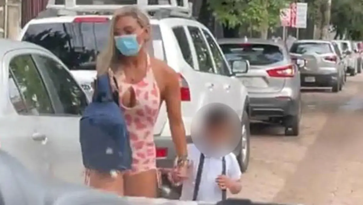 Vanesita Medina mit ihrem dreijährigen Sohn auf dem Schulweg
