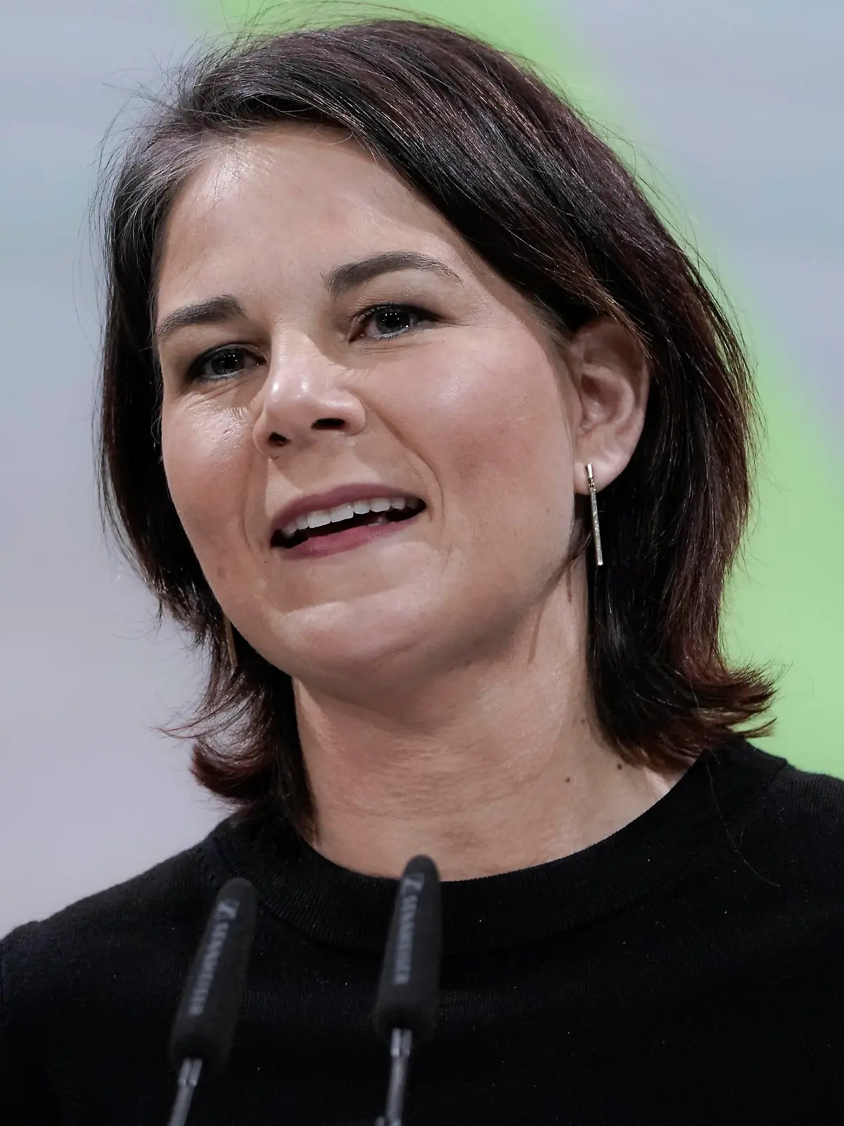 Bundesparteitag der Gruenen in Berlin Aktuell, 29.01.2022, Berlin, Außenministerin Annalena Baerbock Gruene im Portrait bei ihrer Rede zur Aenderung des Antrags zur Erhoehung der Anzal der Antragssteller beim Bundesparteitag der Gruenen im Velodrom in Berlin Berlin Berlin Deutschland 