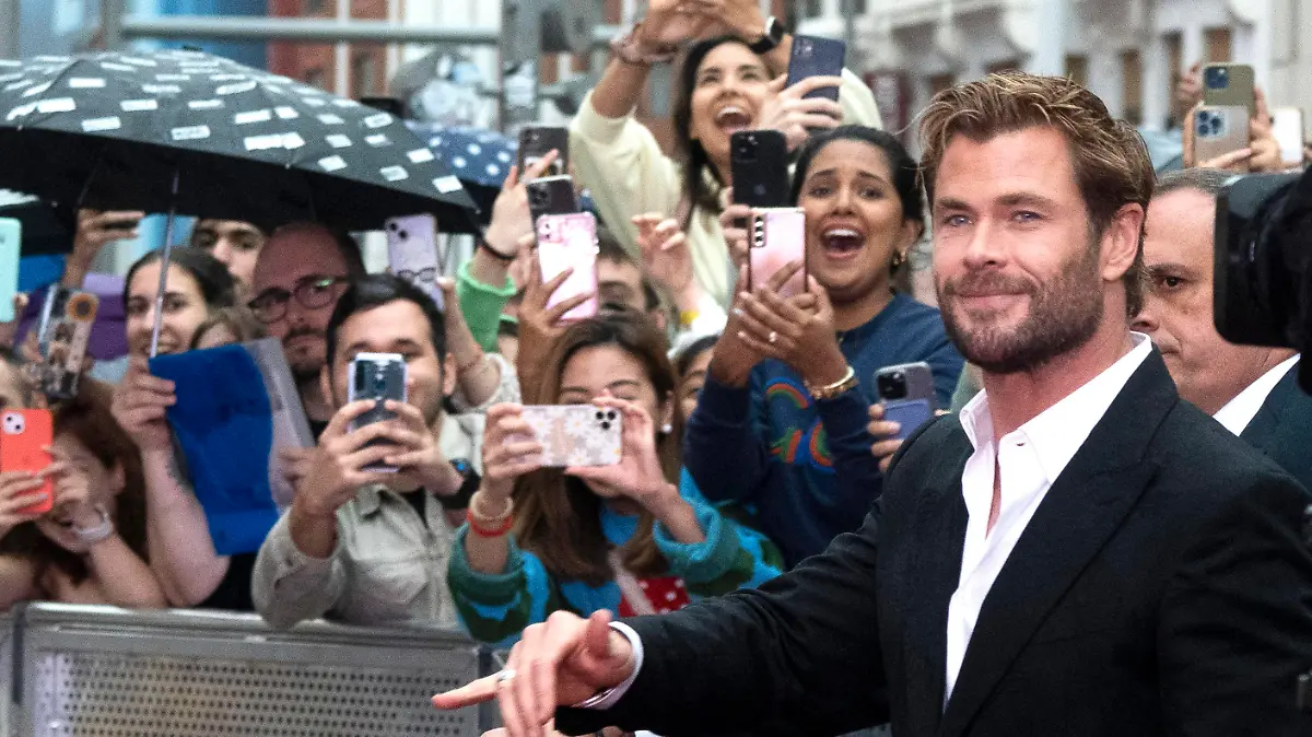 Chris Hemsworth bei der Premiere des Netlix-Flms Tyler Rake 2 / Extraction 2 im Cine Callao. Madrid, 07.06.2023 Chris Hemsworth *** Chris Hemsworth at the premiere of the Netlix flm Tyler Rake 2 Extraction 2 at Cine Callao Madrid, 07 06 2023 Chris Hemsworth. PUBLICATIONxINxGERxSUIxAUTxONLY Foto:xDyDxFotografosx/xFuturexImage