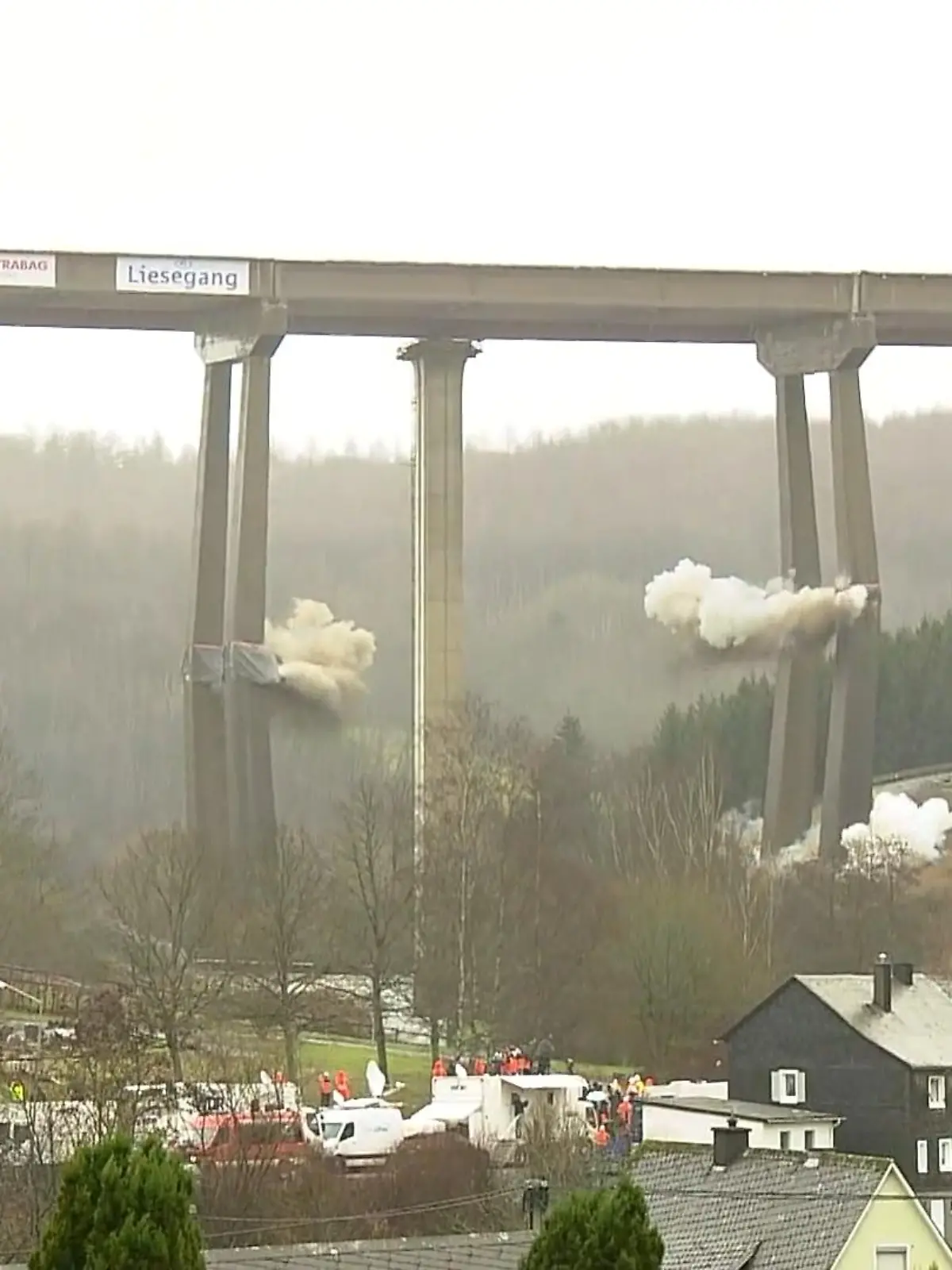 Bild zu: "Talbrücke Rinsdorf gesprengt"