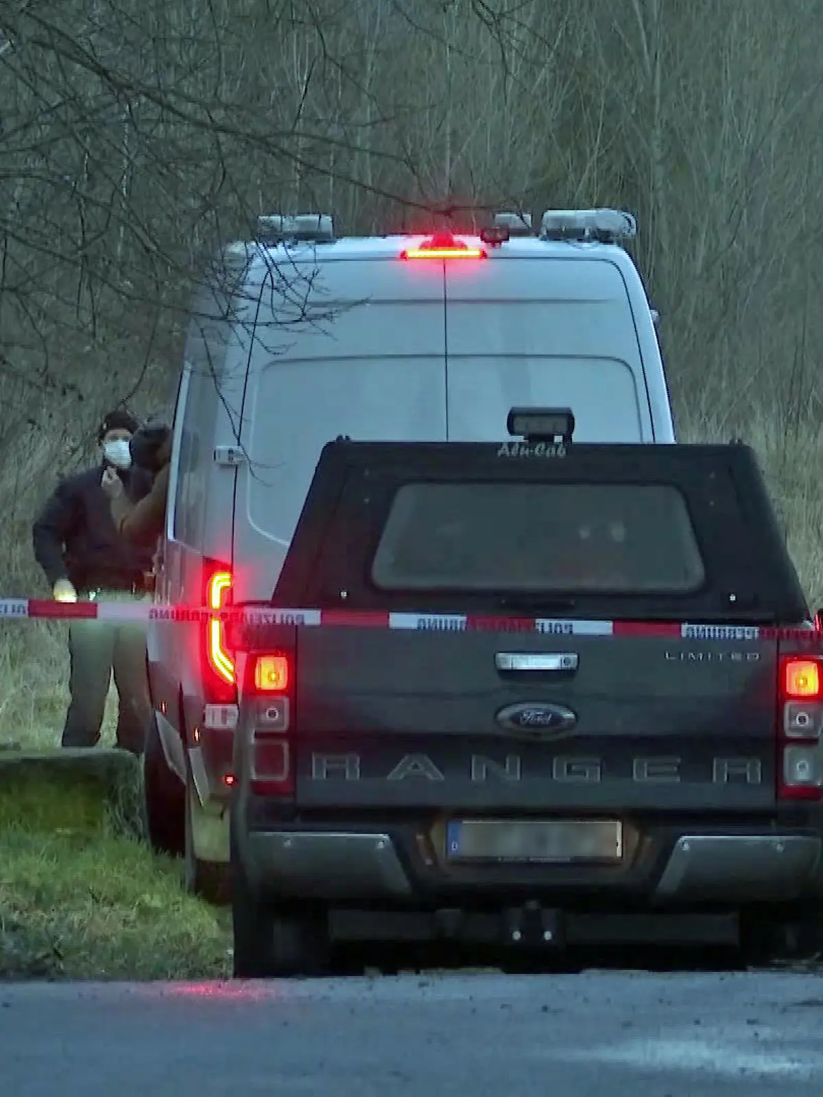 Polizeiabsperrung in der Nähe des Tatorts in Dresden-Leuben.