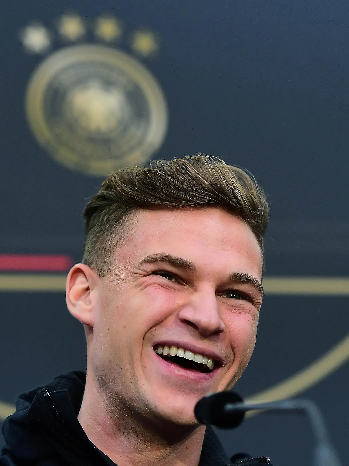 Sport Bilder des Tages Fußball Pressekonferenz Nationalmannschaft am 14.11.2019 im Radisson Blu Scandinavia in Düsseldorf Joshua Kimmich  Deutschland  DFB regulations prohibit any use of photographs as image sequences and/or quasi-video. *** Football Press Conference National Team on 14 11 2019 at Radisson Blu Scandinavia in Düsseldorf Joshua Kimmich Germany DFB regulations prohibit any use of photographs as image sequences and or quasi video xRx