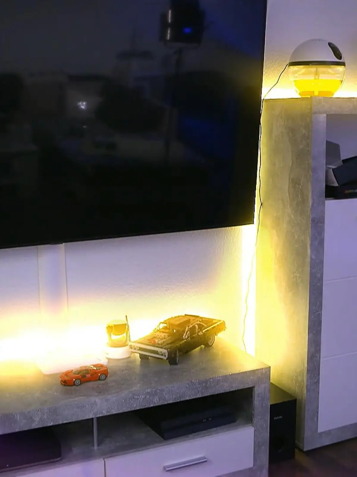 Lichtpannel, LED-Schläuche und und und. Welche Produkte unsere Testfamilie überzeugen können und welches Licht für welche Stimmung sorgt? Das sehen Sie im Video. (gas)