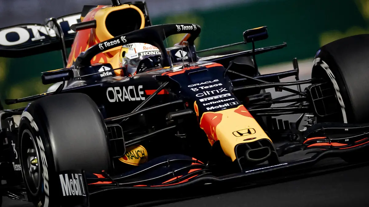 Sport Bilder des Tages ABU DHABI - Max Verstappen of Red Bull Racing during the Abu Dhabi Grand Prix at Yas Marina Circuit on December 12, 2021 in Abu Dhabi, United Arab Emirates. REMKO DE WAAL F1 Grand Prix 2021 xVIxANPxSportx/xxANPxIVx *** ABU DHABI Max Verstappen of Red Bull Racing during the Abu Dhabi Grand Prix at Yas Marina Circuit on December 12, 2021 in Abu Dhabi, United Arab Emirates REMKO DE WAAL F1 Grand Prix 2021 xVIxANPxSportx xxANPxIVx 441978944