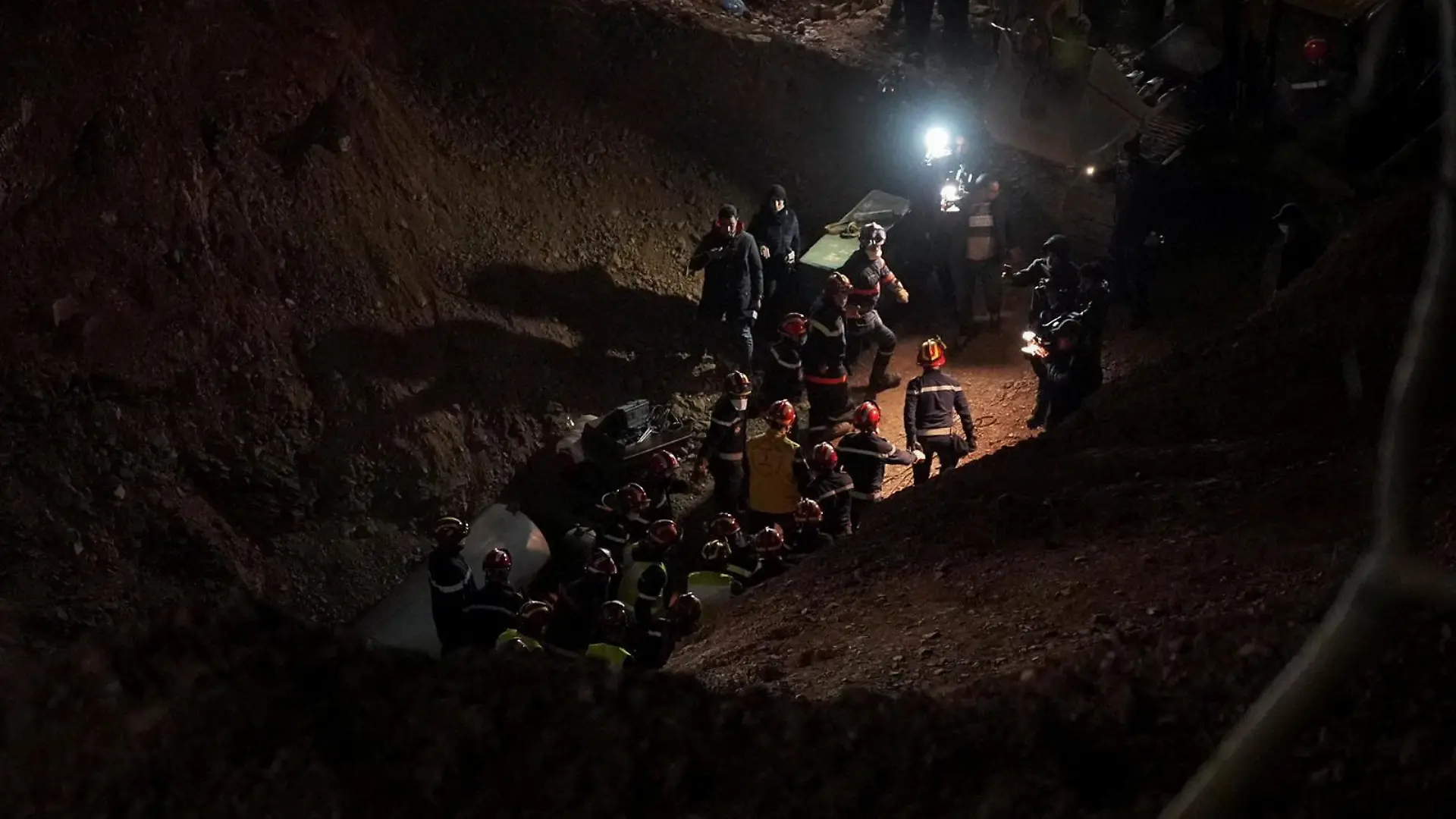Rescue workers carry 5-year-old child, Rayan Awram, who has been trapped for five days in a well, to an ambulance, during a rescue operation near Chefchaouen, northern Morocco February 5, 2022, February 5, 2022. REUTERS/Thami Nouas NO RESALES. NO ARCHIVES