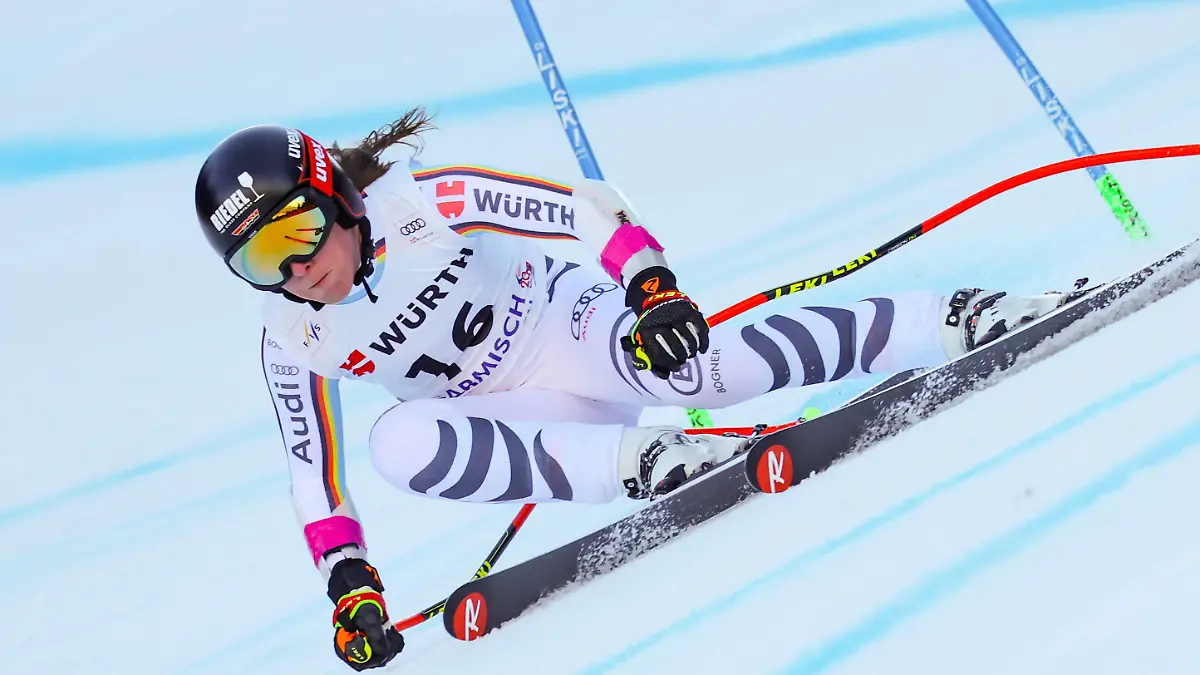 Sport Bilder des Tages ALPINE SKIING - FIS WC Garmisch-Partenkirchen GARMISCH-PARTENKIRCHEN,GERMANY,30.JAN.2022 - ALPINE SKIING - FIS World Cup, Super G, ladies. Image shows Kira Weidle GER. PUBLICATIONxNOTxINxAUTxSUIxSWE GEPAxpictures/xWolfgangxGrebien