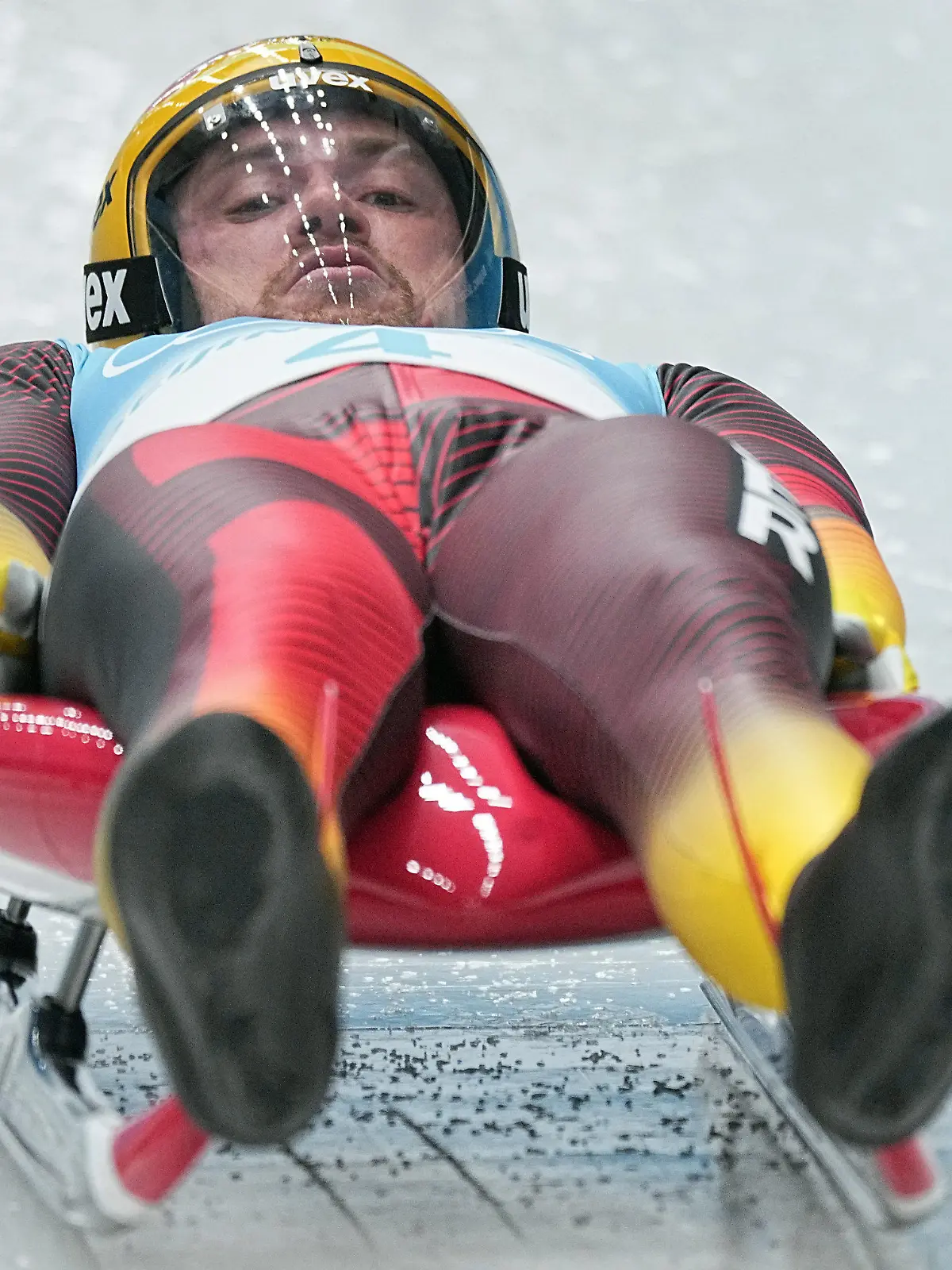 05.02.2022, China, Peking: Rodeln, Olympia, Einsitzer, Männer, 1. Durchgang im Yanqing National Sliding Centre. Johannes Ludwig im Eiskanal. Foto: Michael Kappeler/dpa +++ dpa-Bildfunk +++
