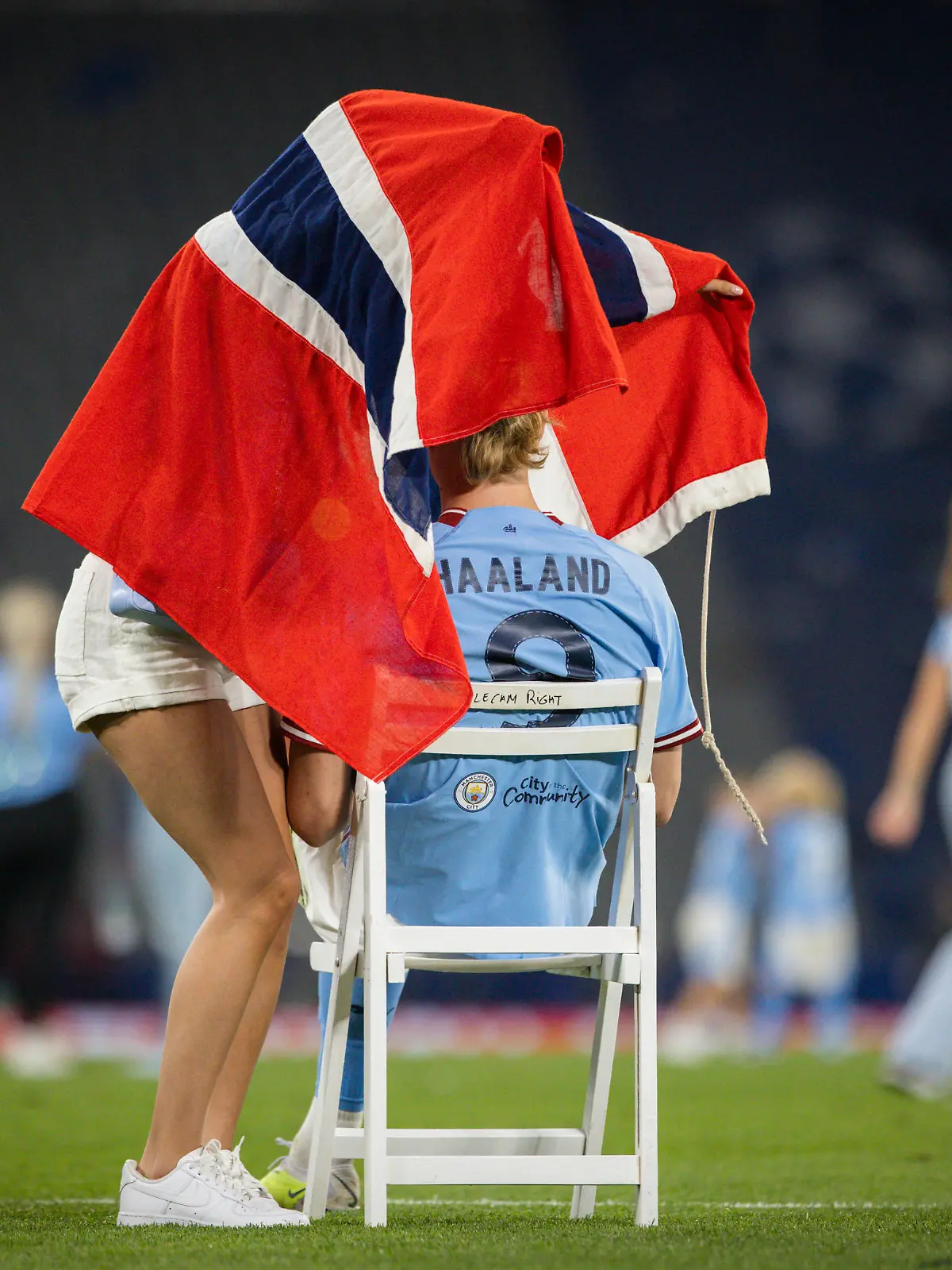 Istanbul, Turkey. 10th Jun 2023. Erling Haaland City feiert mit seiner Partnerin Isabel Haugseng Johansen Manchester City - Inter Mailand UEFA Champions League Final 10.06.2023 *** Istanbul, Turkey 10th Jun 2023 Erling Haaland City celebrates with his partner Isabel Haugseng Johansen Manchester City Inter Milan UEFA Champions League Final 10 06 2023