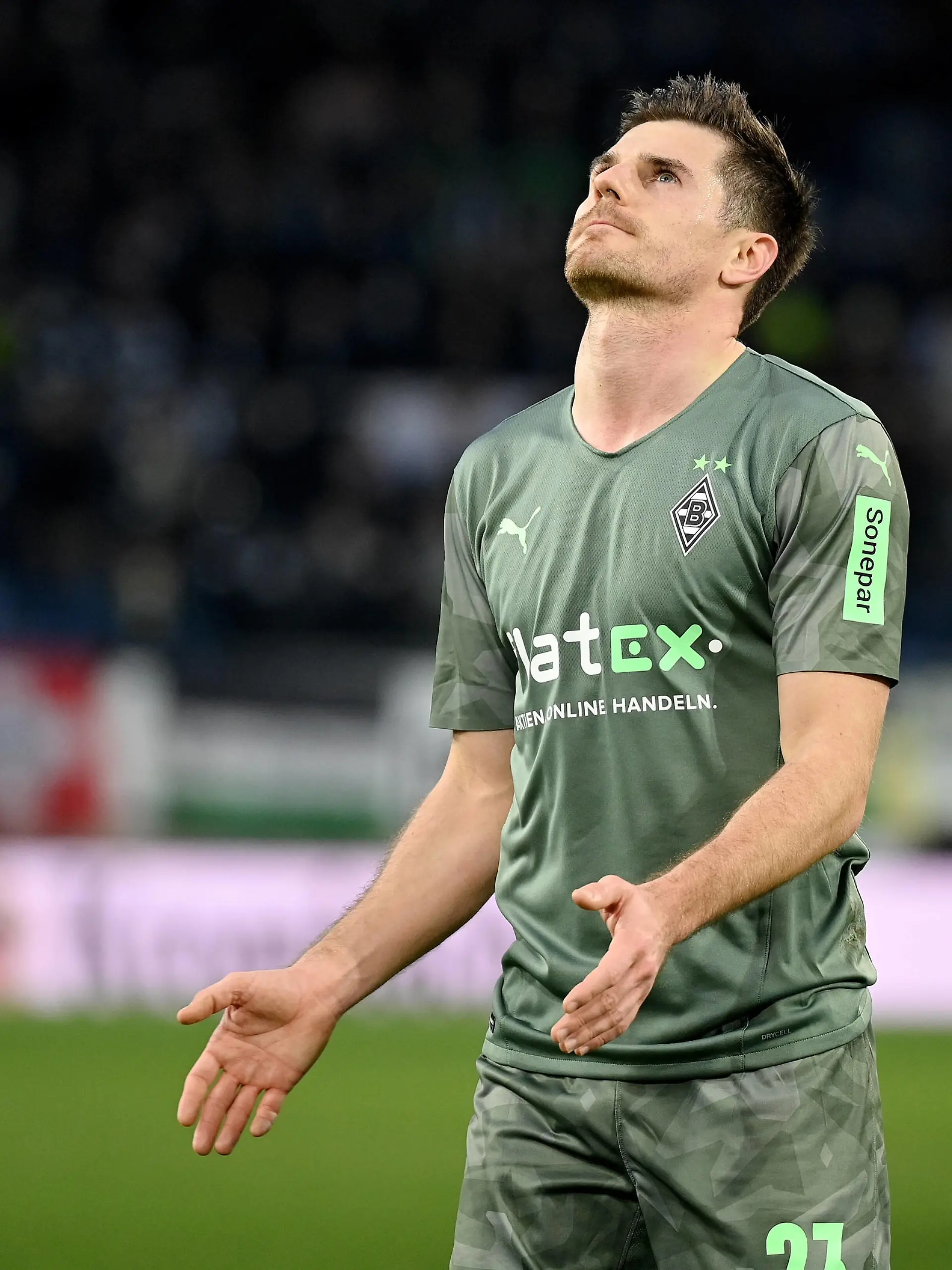  Bielefeld, Schueco Arena, 05.02.22, GER, Herren, 1.Bundesliga, Saison 2021-2022, DSC Arminia Bielefeld - Borussia Moenchengladbach Bild: Jonas Hofmann Gladbach Nur fuer journalistische Zwecke Only for editorial use Gemaess den Vorgaben der DFL Deutsche Fußball Liga ist es untersagt, in dem Stadion und/oder vom Spiel angefertigte Fotoaufnahmen in Form von Sequenzbildern und/oder videoaehnlichen Fotostrecken zu verwerten bzw. verwerten zu lassen. DFL regulations prohibit any use of photographs as image sequences and/or quasi-video. Nordrhein-Westfalen Deutschland