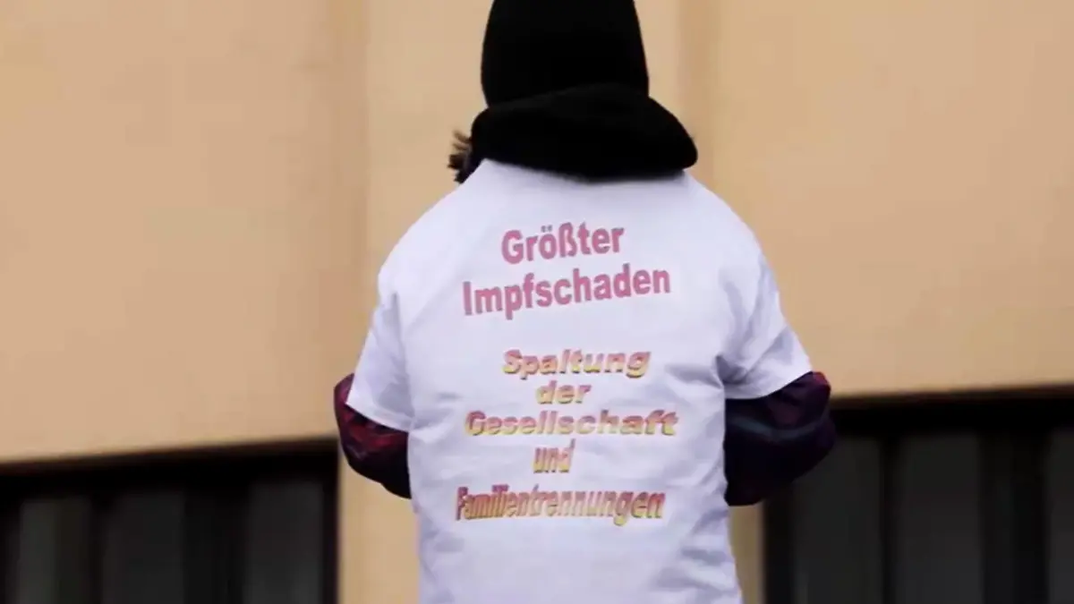 Kind auf einer Corona-Demo im sächsischen Freiberg