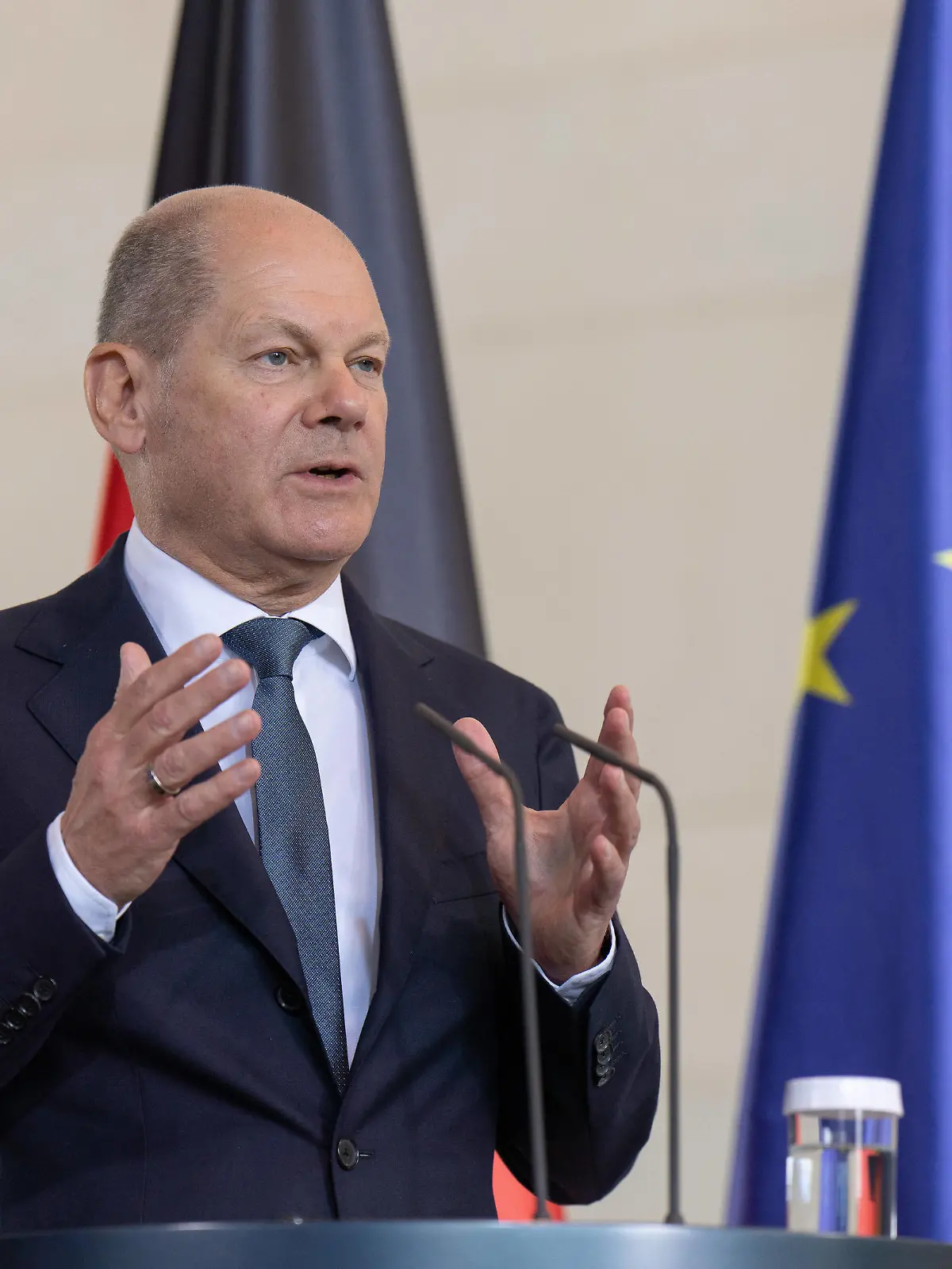 RECORD DATE NOT STATED Bundeskanzler Olaf Scholz Staatsbesuch vom Präsidenten der Ukraine, Wolodymyr Selensky. Begrüßung mit militärischen Ehren im Bundeskanzleramt in Berlin durch Bundeskanzler Olaf Scholz, Pressekonferenz Berlin Berlin GER *** Chancellor Olaf Scholz State visit by the President of Ukraine, Volodymyr Selensky Welcome with military honors at the Federal Chancellery in Berlin by Chancellor Olaf Scholz, press conference Berlin Berlin GER