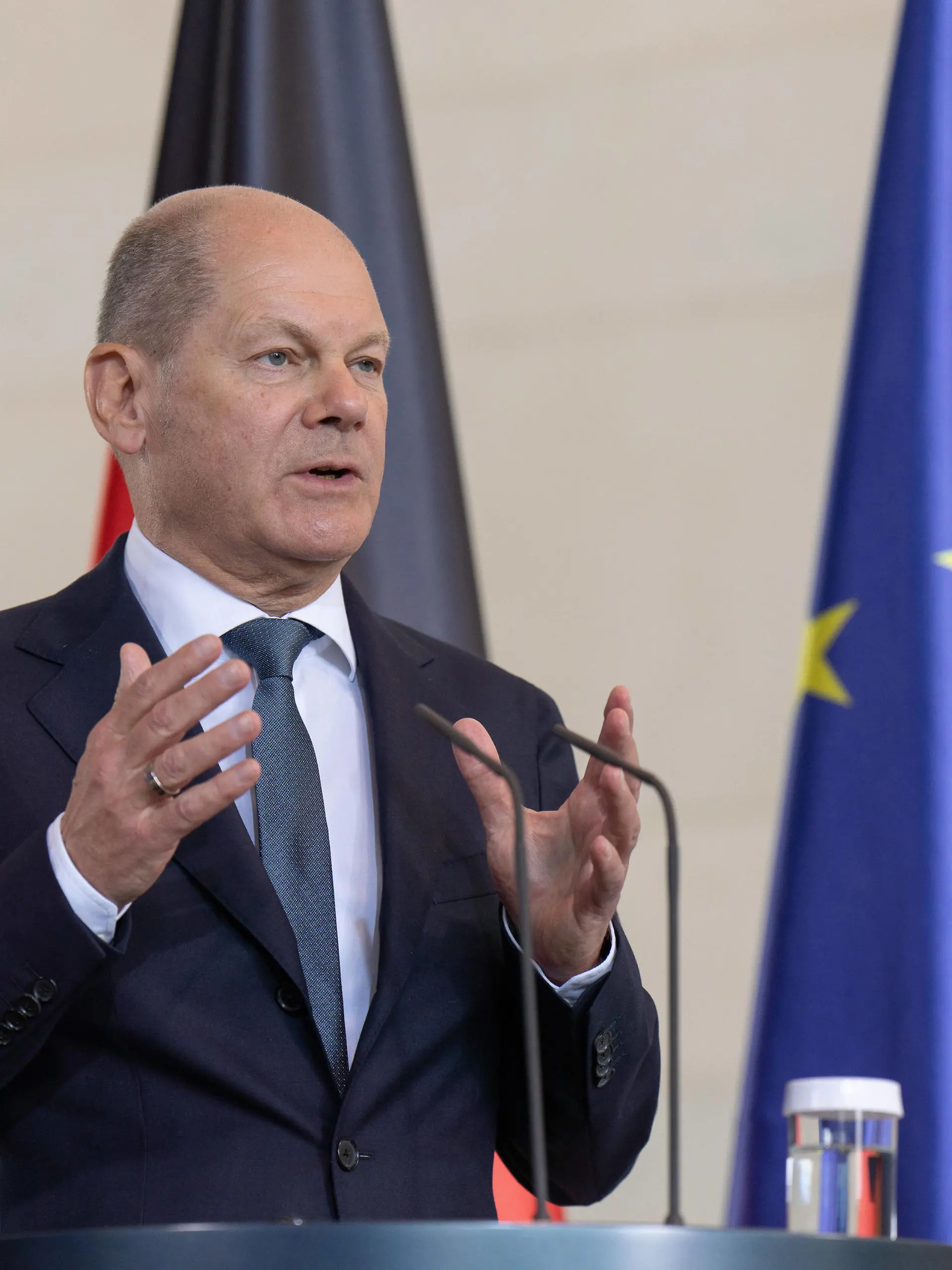 RECORD DATE NOT STATED Bundeskanzler Olaf Scholz Staatsbesuch vom Präsidenten der Ukraine, Wolodymyr Selensky. Begrüßung mit militärischen Ehren im Bundeskanzleramt in Berlin durch Bundeskanzler Olaf Scholz, Pressekonferenz Berlin Berlin GER *** Chancellor Olaf Scholz State visit by the President of Ukraine, Volodymyr Selensky Welcome with military honors at the Federal Chancellery in Berlin by Chancellor Olaf Scholz, press conference Berlin Berlin GER