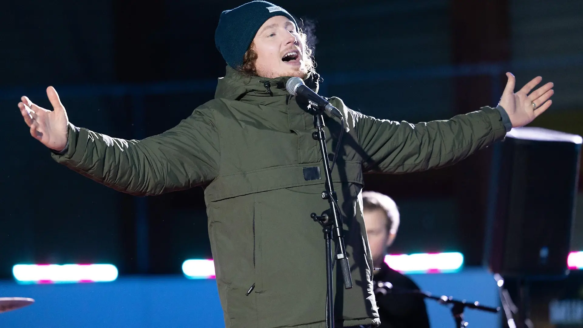 Beflügelt durch Michael Schultes (Michael Schulte) Song, liefert Chiara beim "Battle on Ice"-Finale eine beeindruckende Leistung ab.
Die Verwendung des sendungsbezogenen Materials ist nur mit dem Hinweis und Verlinkung auf RTL+ gestattet.