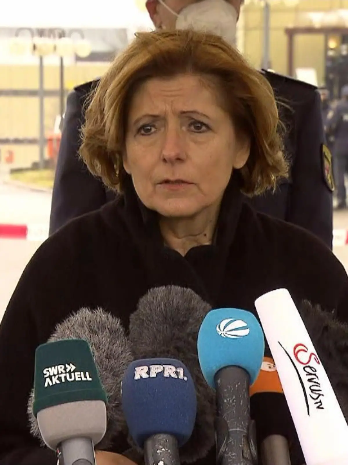 Die Ministerpräsidentin von Rheinland-Pfalz verspricht nach der Tötung von zwei jungen Polizisten hart gegen Hetze gegen Polizeibeamte im Netz durchzugreifen. Ihre Statement - im Video.