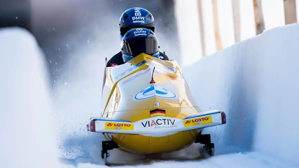 Mariama Jamanka, Kira Lipperheide Deutschland im Ziel, CH, IBSF Weltcup und Europameisterschaft, St. Moritz Zweierbob Damen, 16.01.2022, Saison 2021/2022 CH, IBSF Weltcup und Europameisterschaft, St. Moritz Zweierbob Damen, 16.01.2022, Saison 2021/2022 *** Mariama Jamanka, Kira Lipperheide Germany at the finish line, CH, IBSF World Cup and European Championship, St Moritz two-man bobsleigh women, 16 01 2022, season 2021 2022 CH, IBSF World Cup and European Championship, St Moritz two-man bobsleigh women, 16 01 2022, season 2021 2022 Copyright: xEibner/Memmlerx EP_MMR