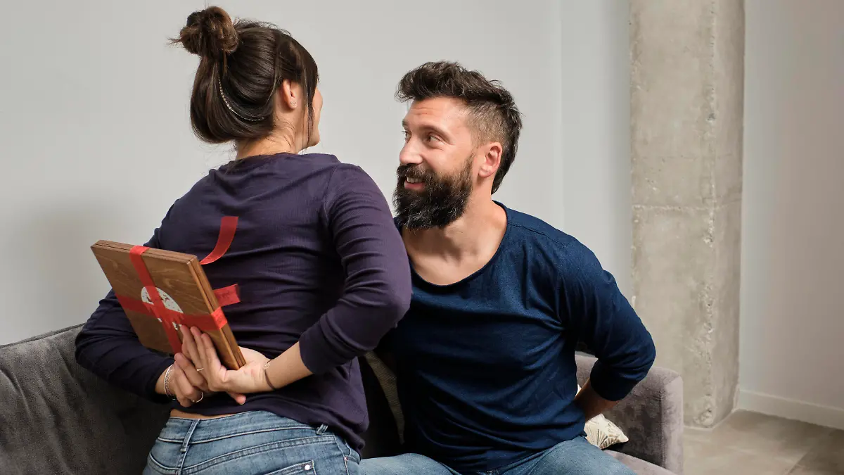 Adult couple exchanging gifts on Valentines Day model released Symbolfoto property released AODF00272 