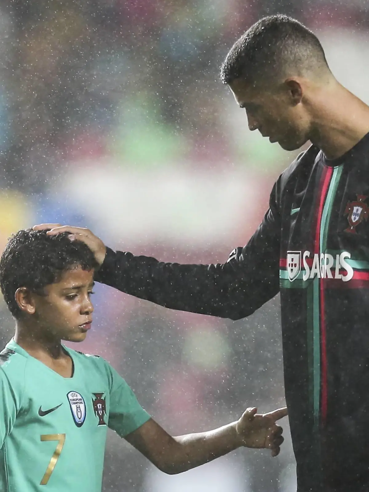 Cristiano Ronaldo mit seinem Sohn vor dem Spiel Jogo de Preparaçãol: Portugal vs Argélia Lisboa, 07/06/2018 - A selecção Portuguesa de Futebol recebeu esta noite a sua congénere da Argélia no estßdio da Luz, no ultimo jogo de preparação para o mundial de Futebol FIFA 2018 a disputar este mÃªs na Russia. Cristiano Ronaldo com o filho Cristianinho, no final do jogo ( avo Bom / m / Global Imagens ) PUBLICATIONxINxGERxSUIxAUTxHUNxONLY xGustavoxBomx  