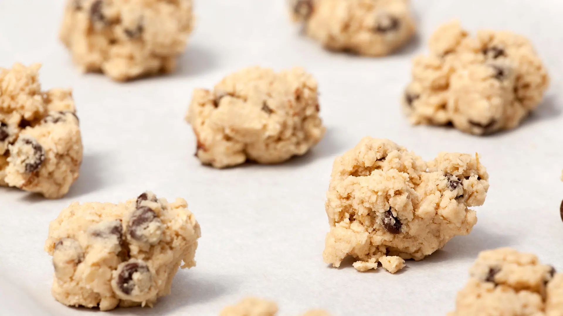 Raw Cookie Dough Raw cookie dough on a baking sheet with parchment PUBLICATIONxINxGERxSUIxAUTxONLY Copyright: xleafx 1302439