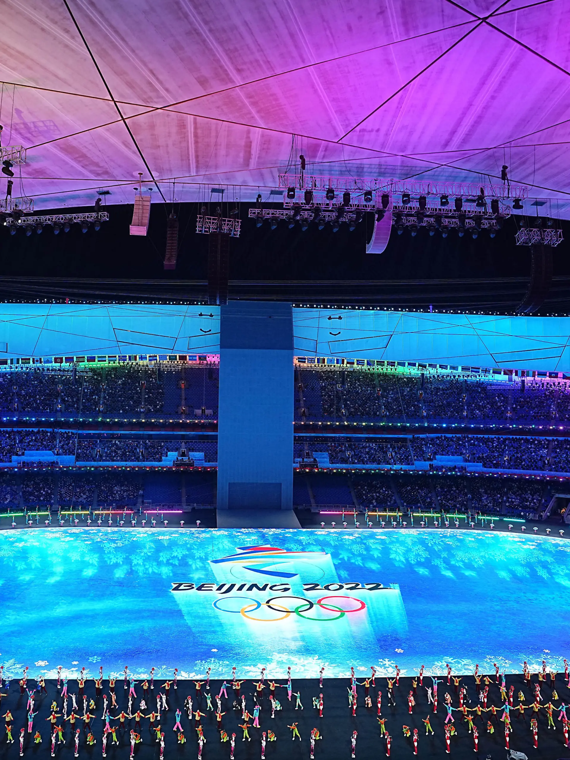 Olympia: Eröffnungsfeier im Olympiastadion «Vogelnest». Tänzer treten während der Eröffnungsfeier auf. Die Olympischen Winterspiele in Peking finden vom 04.-20.02.2022 statt.