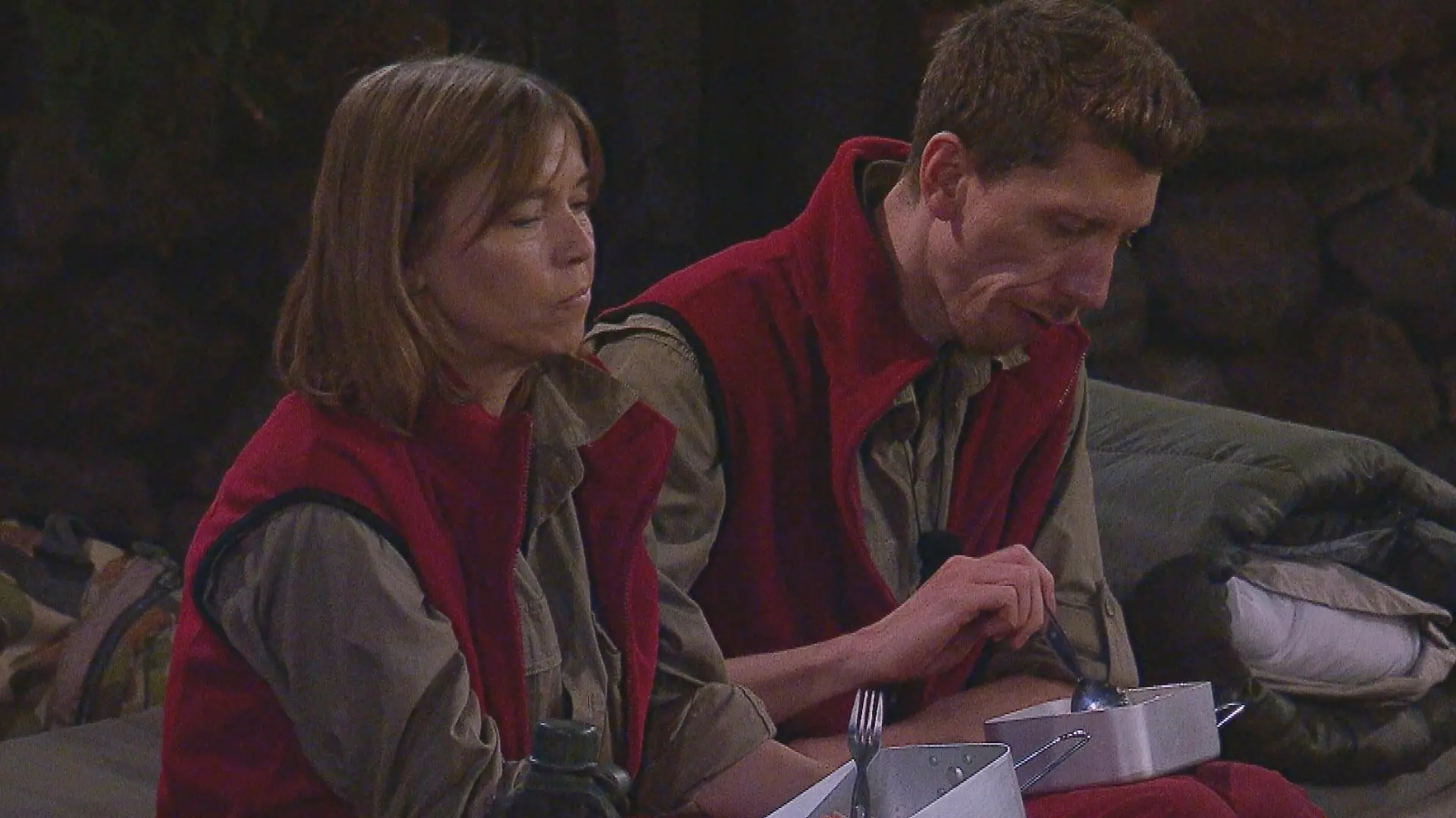 ACHTUNG: SPERRFRIST FÜR ALLE MEDIEN BIS DIENSTAG, 01.02.2022, 23.45 UHR !!! Tag 12 im Camp. Tina Ruland und Manuel Flickinger geniessen das Abendessen.
Die Verwendung des sendungsbezogenen Materials ist nur mit dem Hinweis und Verlinkung auf RTL+ gestattet.