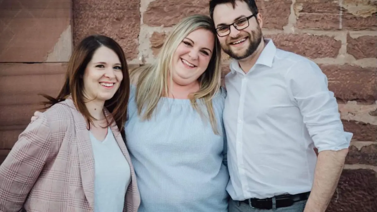 Die Schwestern Romina (links) und Sarah (Mitte) mit ihrem großen Bruder.