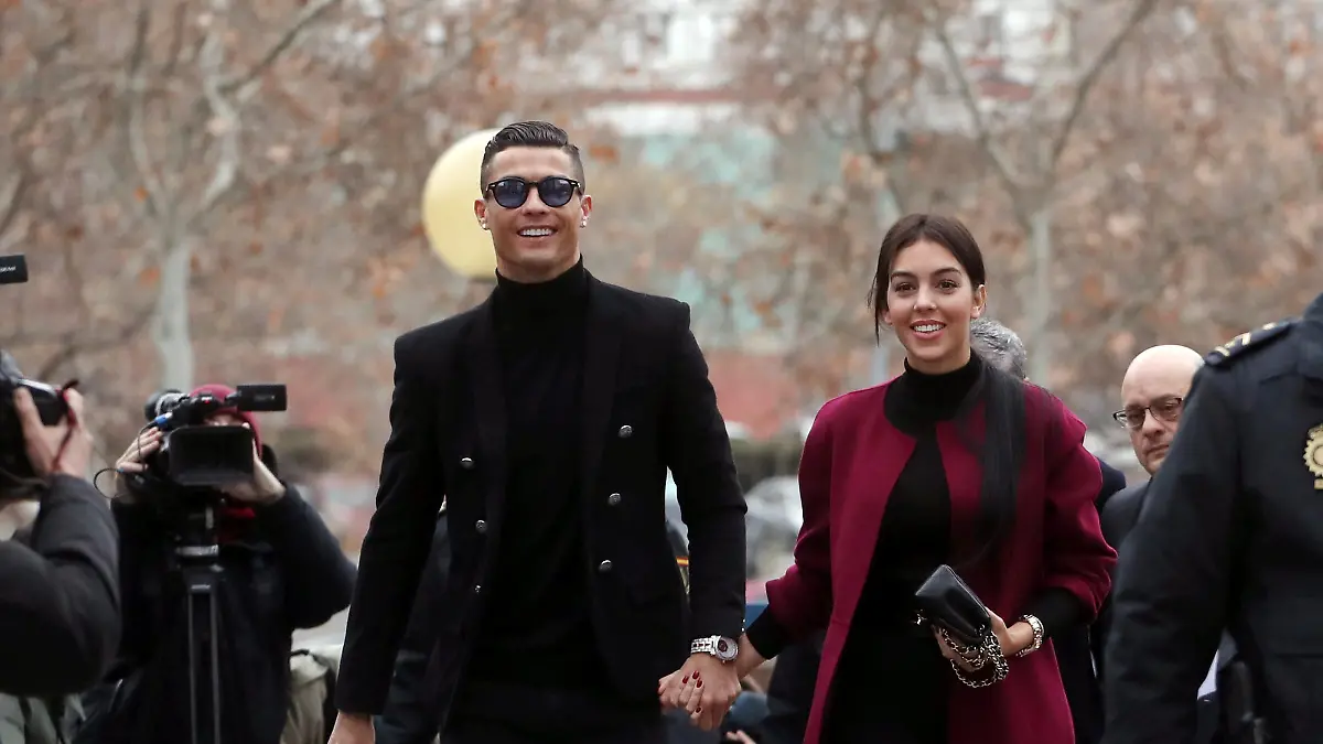 Portugal's soccer player Cristiano Ronaldo arrives with his girlfriend Georgina Rodriguez to appear in court on a trial for tax fraud in Madrid, Spain, January 22, 2019. REUTERS/Susana Vera