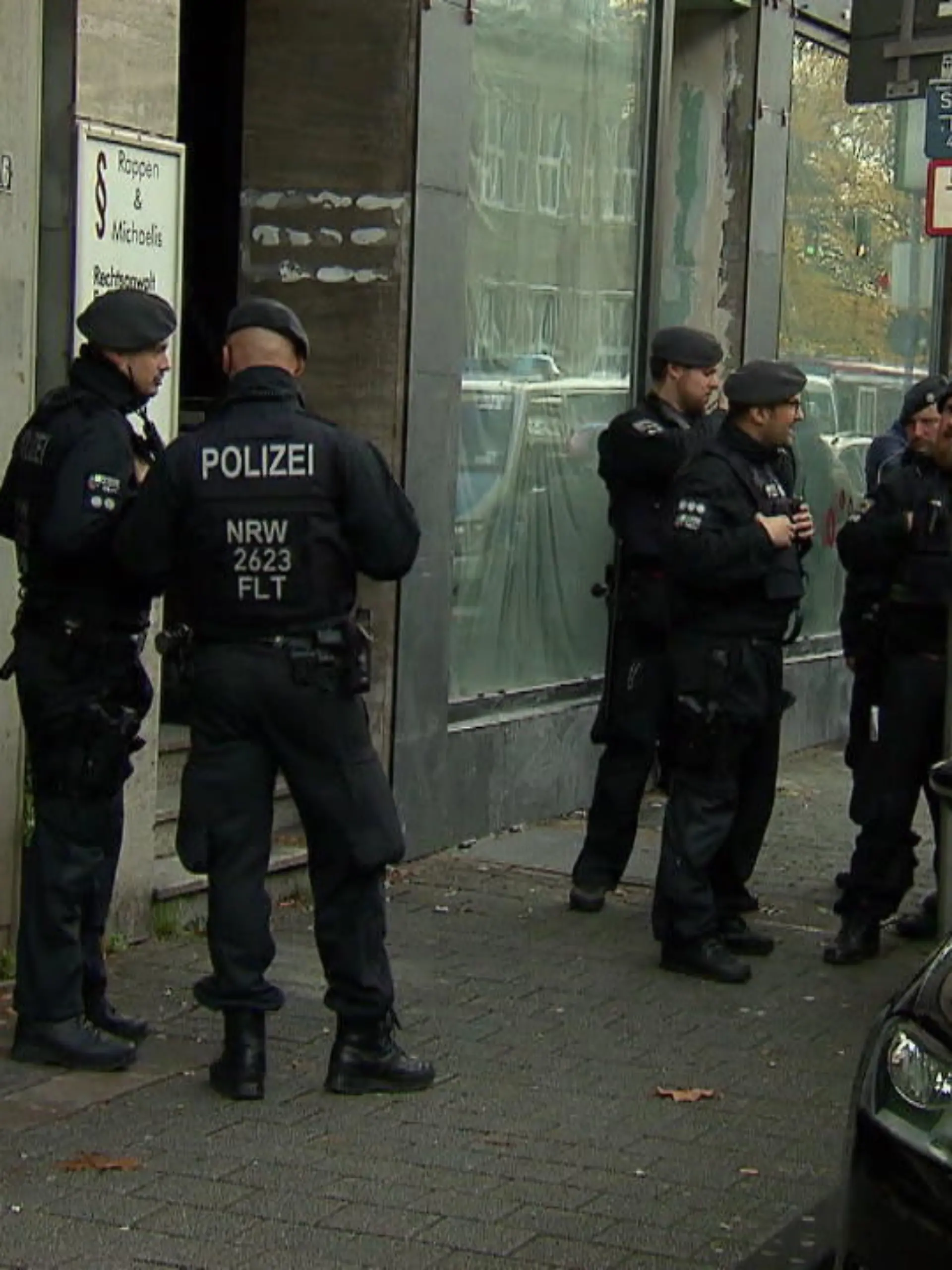 Bild zu: "Staatsanwälte vor Ort"