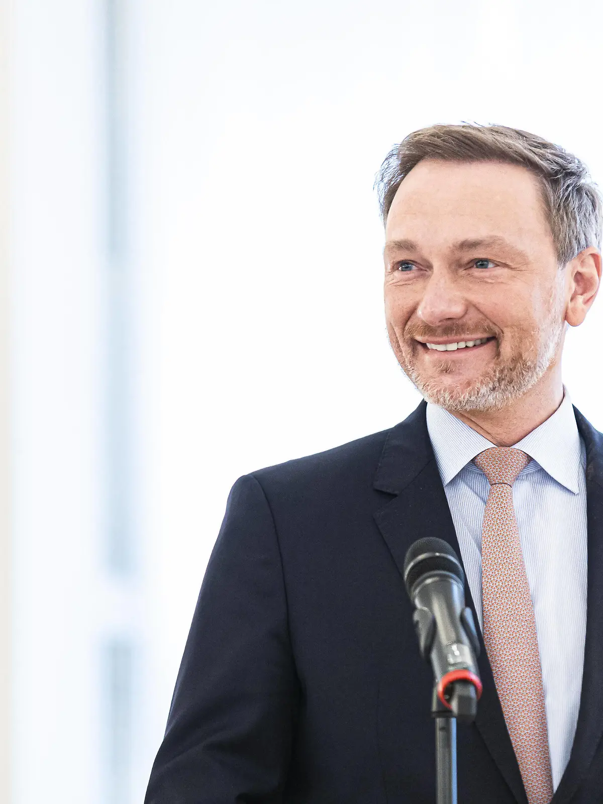  Christian Lindner FDP, Bundesminister der Finanzen, aufgenommen im Rahmen der Vorstellung der Wohlfahrtsmarke im Schloss Bellevue in Berlin, 31.01.2022. Berlin Germany *** Christian Lindner FDP , Federal Minister of Finance, taken during the presentation of the welfare stamp at Bellevue Palace in Berlin, 31 01 2022 Berlin Germany Copyright: xFlorianxGaertnerx
