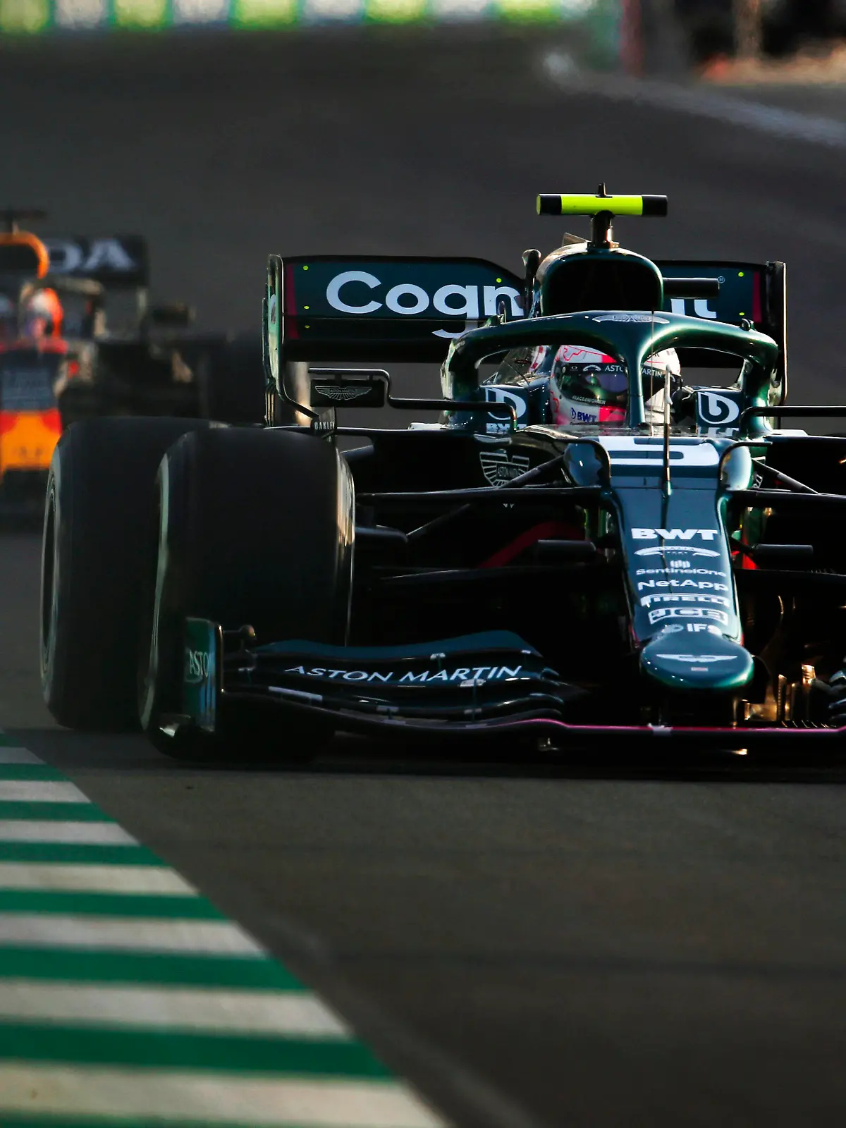  Formula 1 2021: Saudi Arabia GP JEDDAH STREET CIRCUIT, SAUDI ARABIA - DECEMBER 03: Sebastian Vettel, Aston Martin AMR21, leads Max Verstappen, Red Bull Racing RB16B during the Saudi Arabia GP at Jeddah Street Circuit on Friday December 03, 2021 in Jeddah, Saudi Arabia. Photo by Zak Mauger / LAT Images Images PUBLICATIONxINxGERxSUIxAUTxHUNxONLY GP2121_144230_56I2464