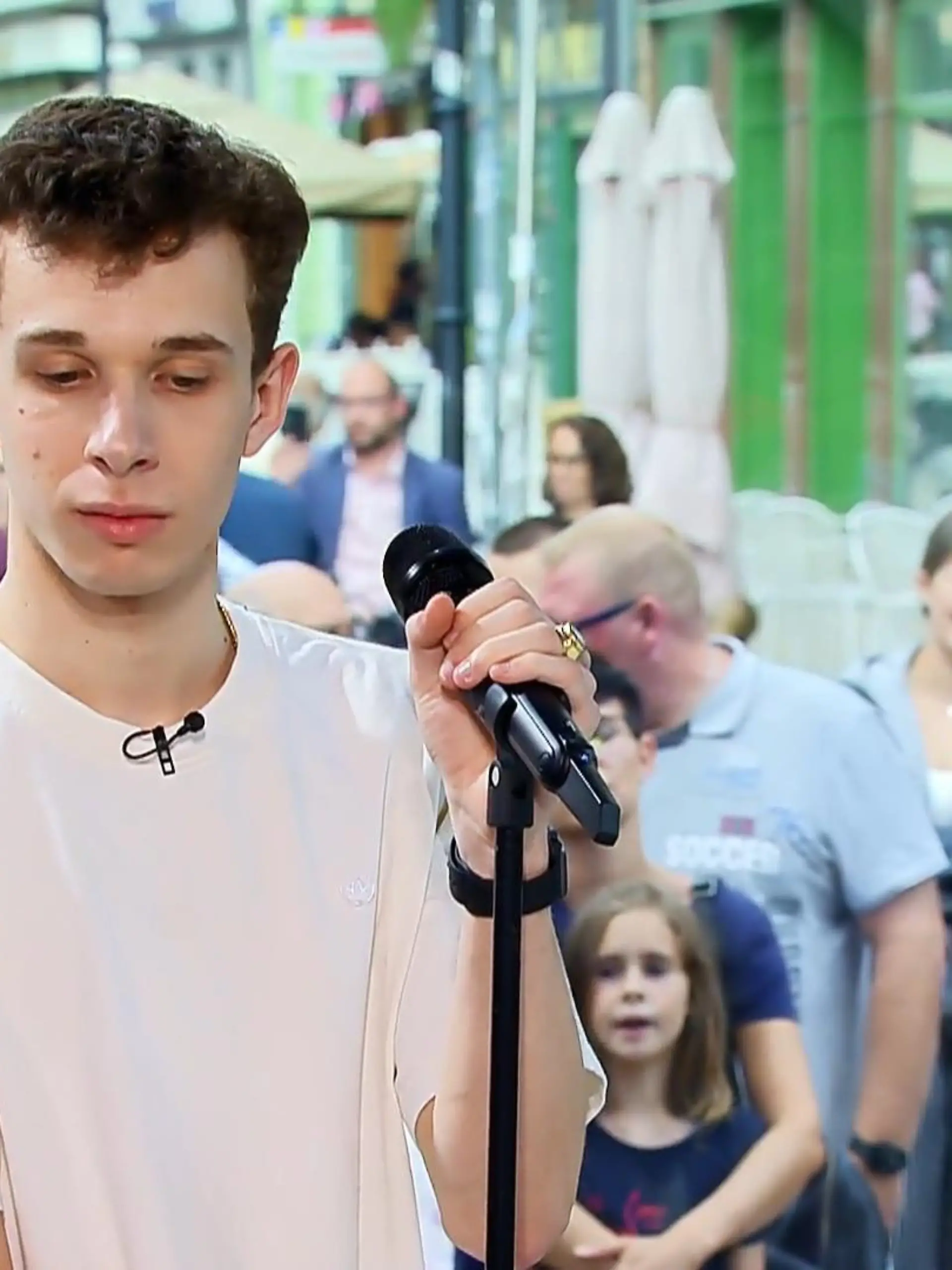 Allein für seinen Mut sich der DSDS-Jury zu stellen, verdient Maurice allergrößten Respekt. Und mit dem, was dann passiert, dann tatsächlich niemand gerechnet.