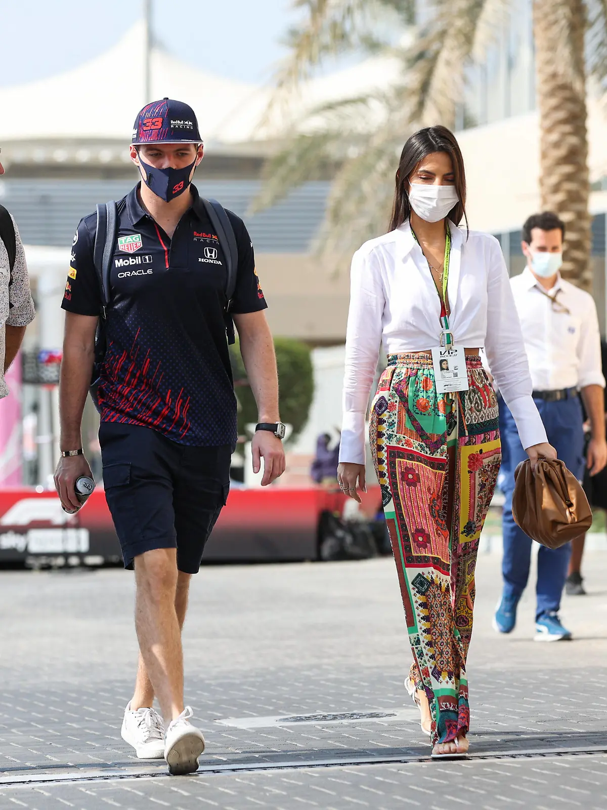  VERSTAPPEN Max ned, Red Bull Racing Honda RB16B, portrait with his girlfriend Kelly Piquet during the Formula 1 Etihad Airways Abu Dhabi Grand Prix 2021, 22th round of the 2021 FIA Formula One World Championship, WM, Weltmeisterschaft from December 10 to 12, 2021 on the Yas Marina Circuit, in Yas Island, Abu Dhabi - F1 - ABU DHABI GRAND PRIX 2021 DPPI/Panoramic PUBLICATIONxNOTxINxFRAxITAxBEL 00121045_AV6_6222
